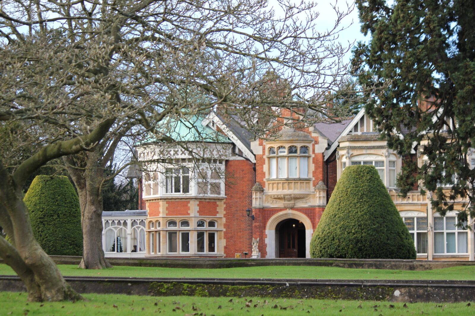 Canon EOS 550D (EOS Rebel T2i / EOS Kiss X4) sample photo. Bletchley park, mansion, house photography