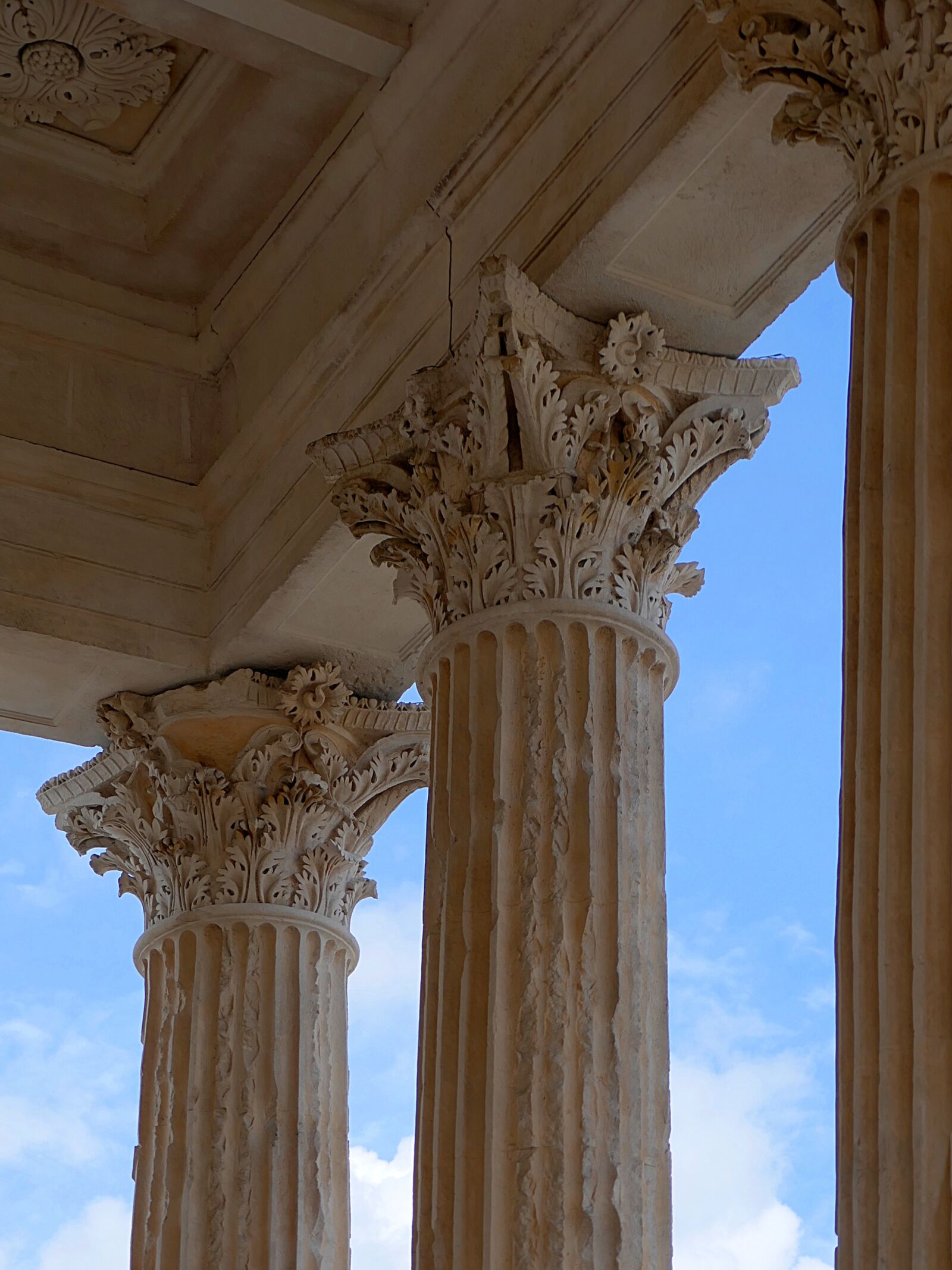 Panasonic Lumix DMC-ZS100 (Lumix DMC-TZ100) sample photo. Corinthian, columns, capitals photography