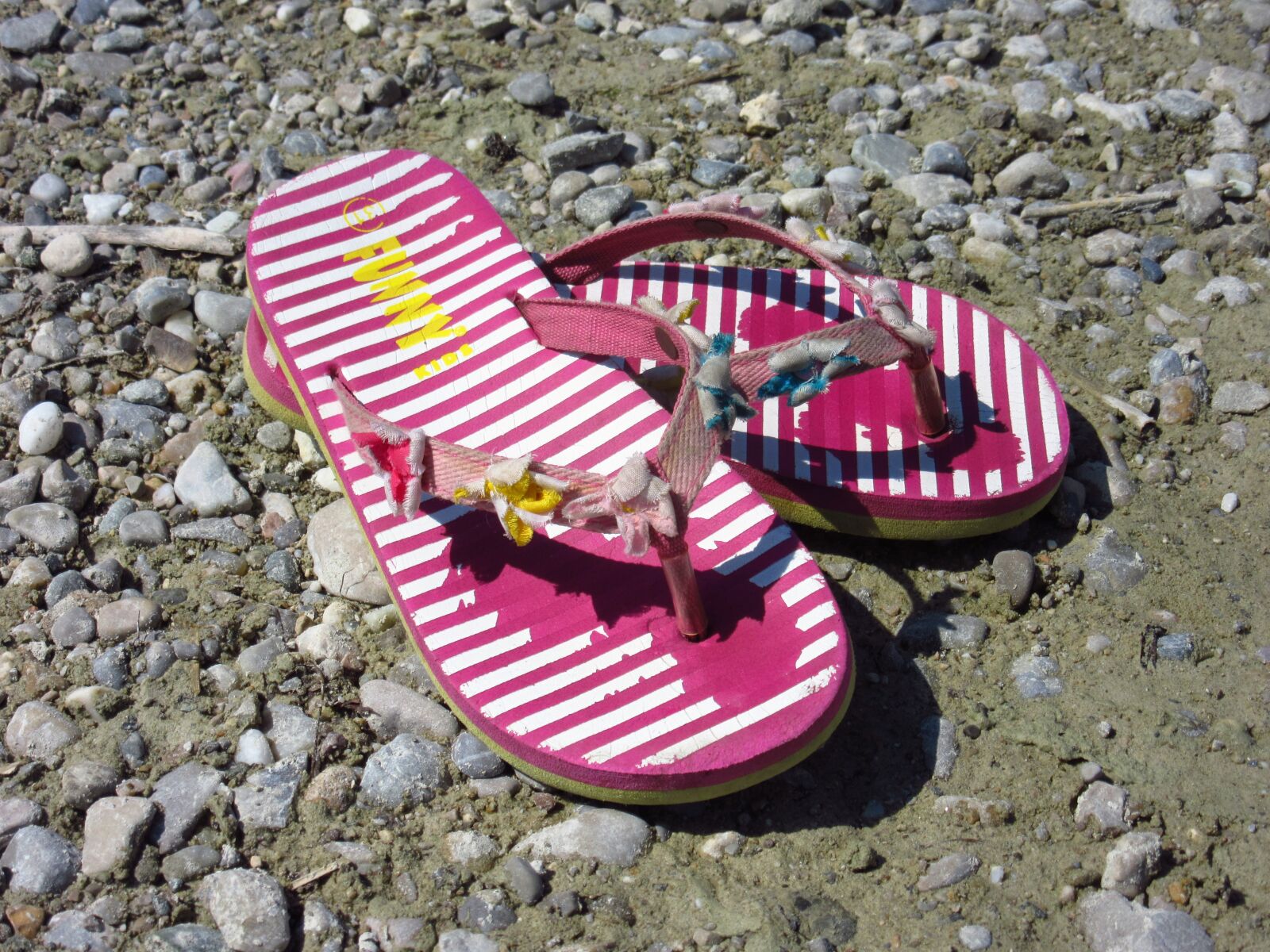 Canon PowerShot SX600 HS sample photo. Sandal, colorful, shoes photography