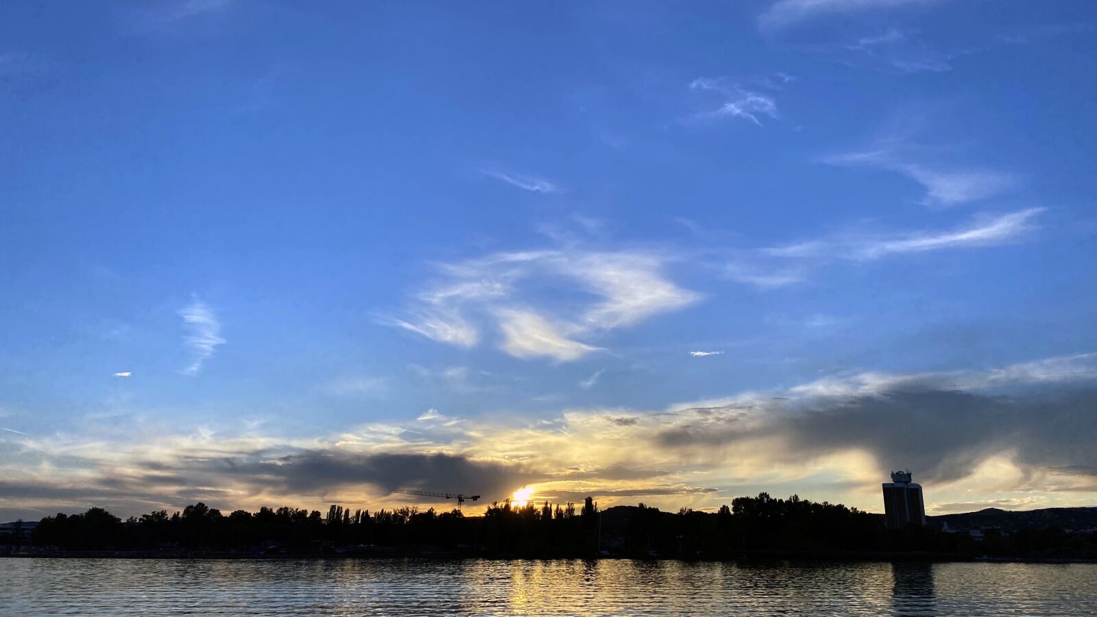 iPhone 11 Pro back triple camera 4.25mm f/1.8 sample photo. Sunset, lake, landscape photography