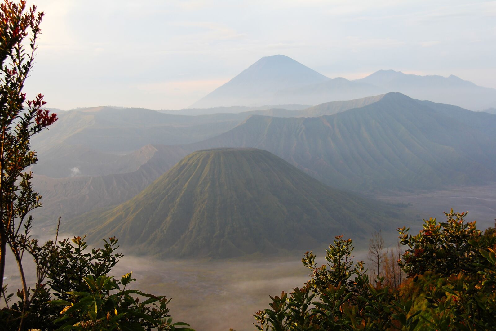 Canon EF-S 18-200mm F3.5-5.6 IS sample photo. Dawn, morning, mount bromo photography