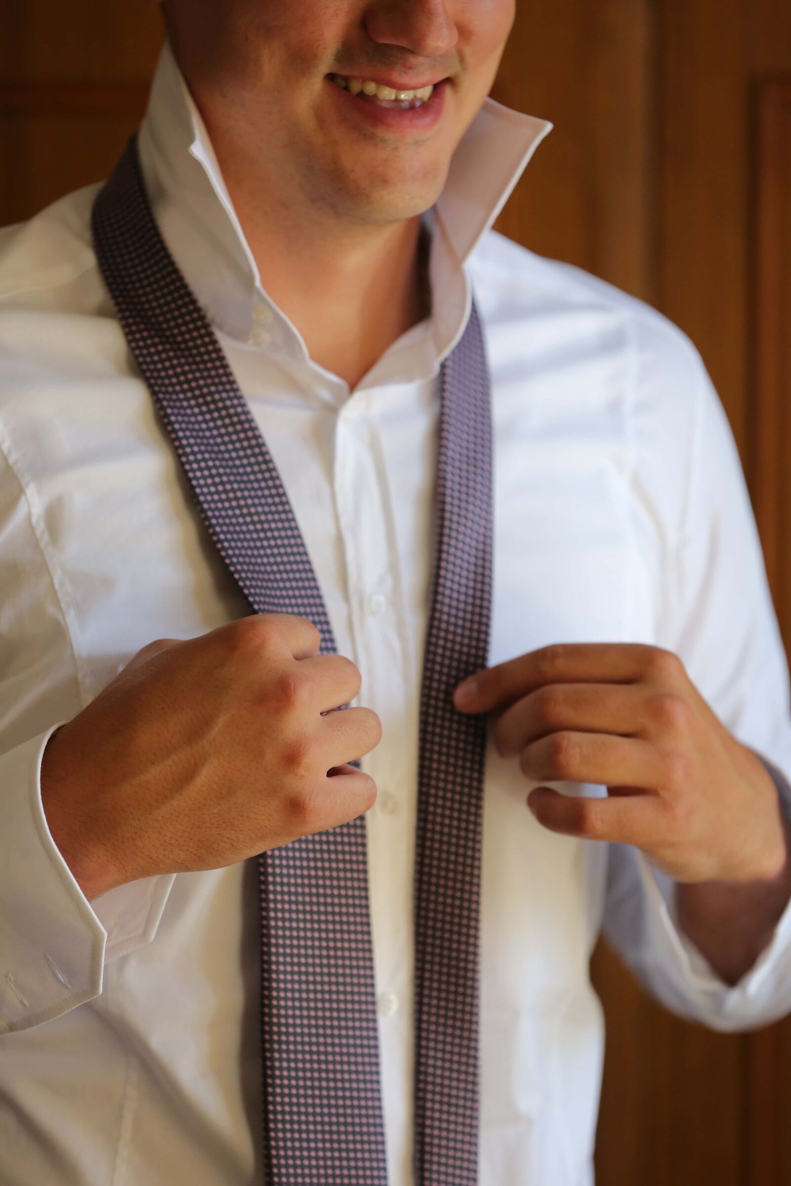 Canon EOS 5D Mark III sample photo. Shirt, tie, smiling, confidence photography