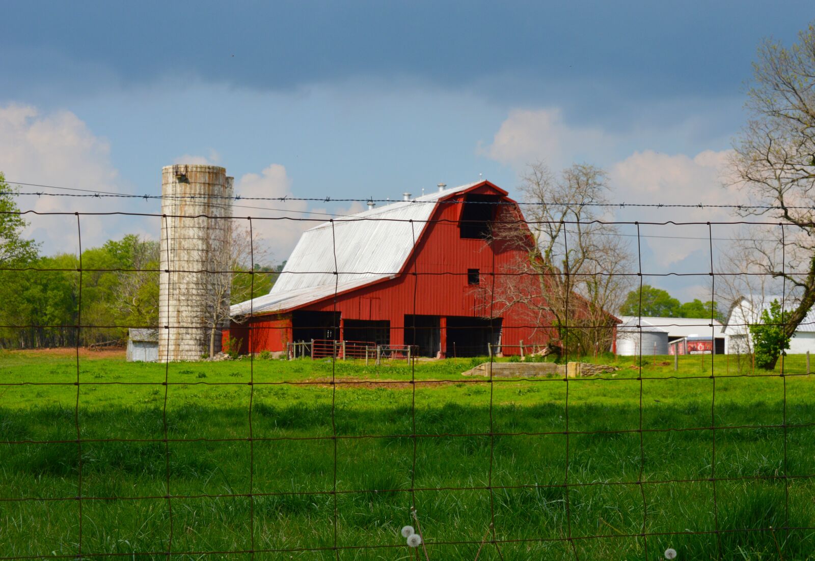Nikon D3200 sample photo. Red, barn, scenic photography