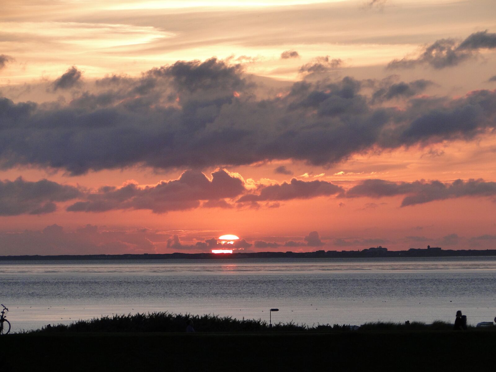 Sony Cyber-shot DSC-HX1 sample photo. Sunset, lake, landscape photography