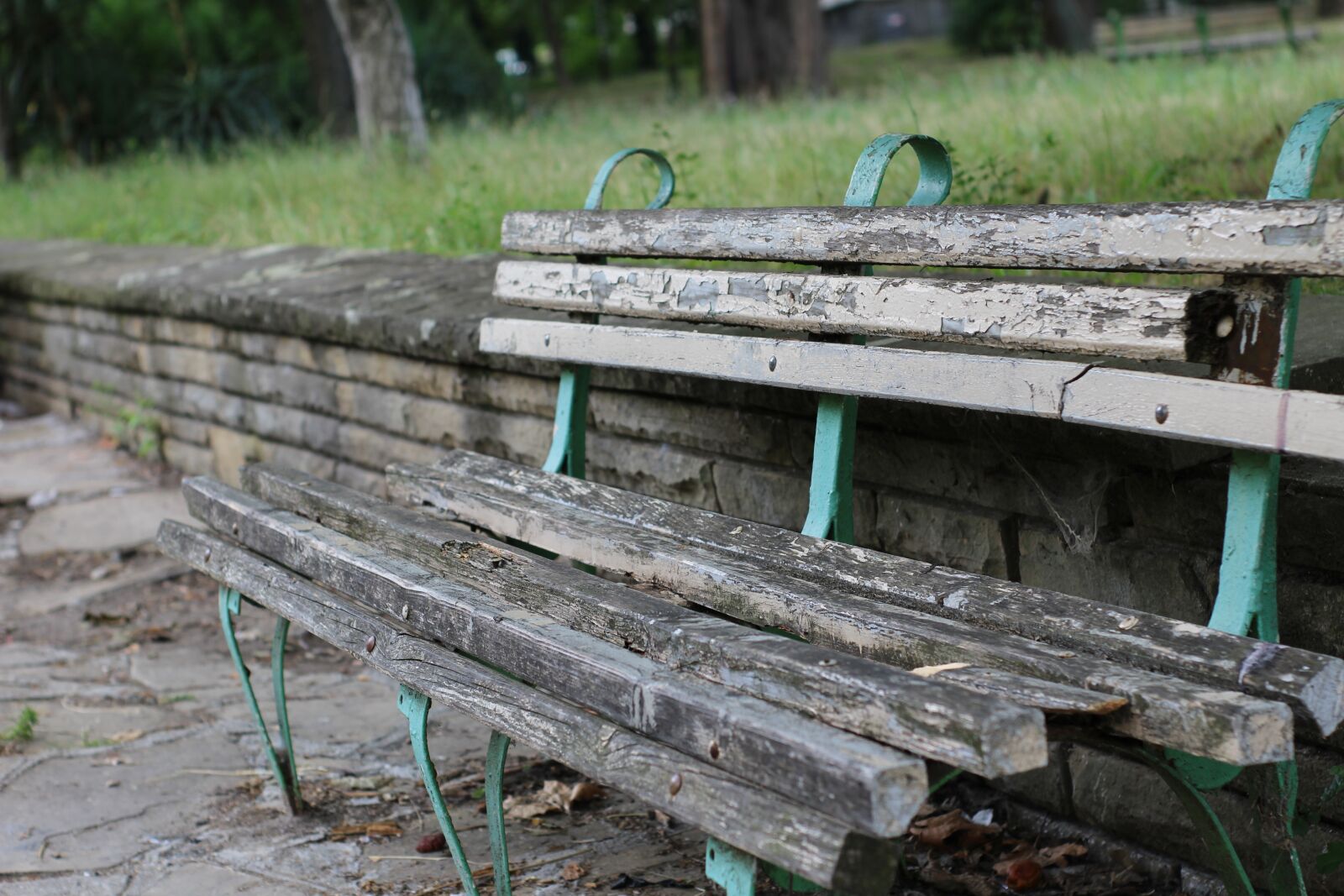 Canon EOS 1200D (EOS Rebel T5 / EOS Kiss X70 / EOS Hi) sample photo. Bench, old, broken photography
