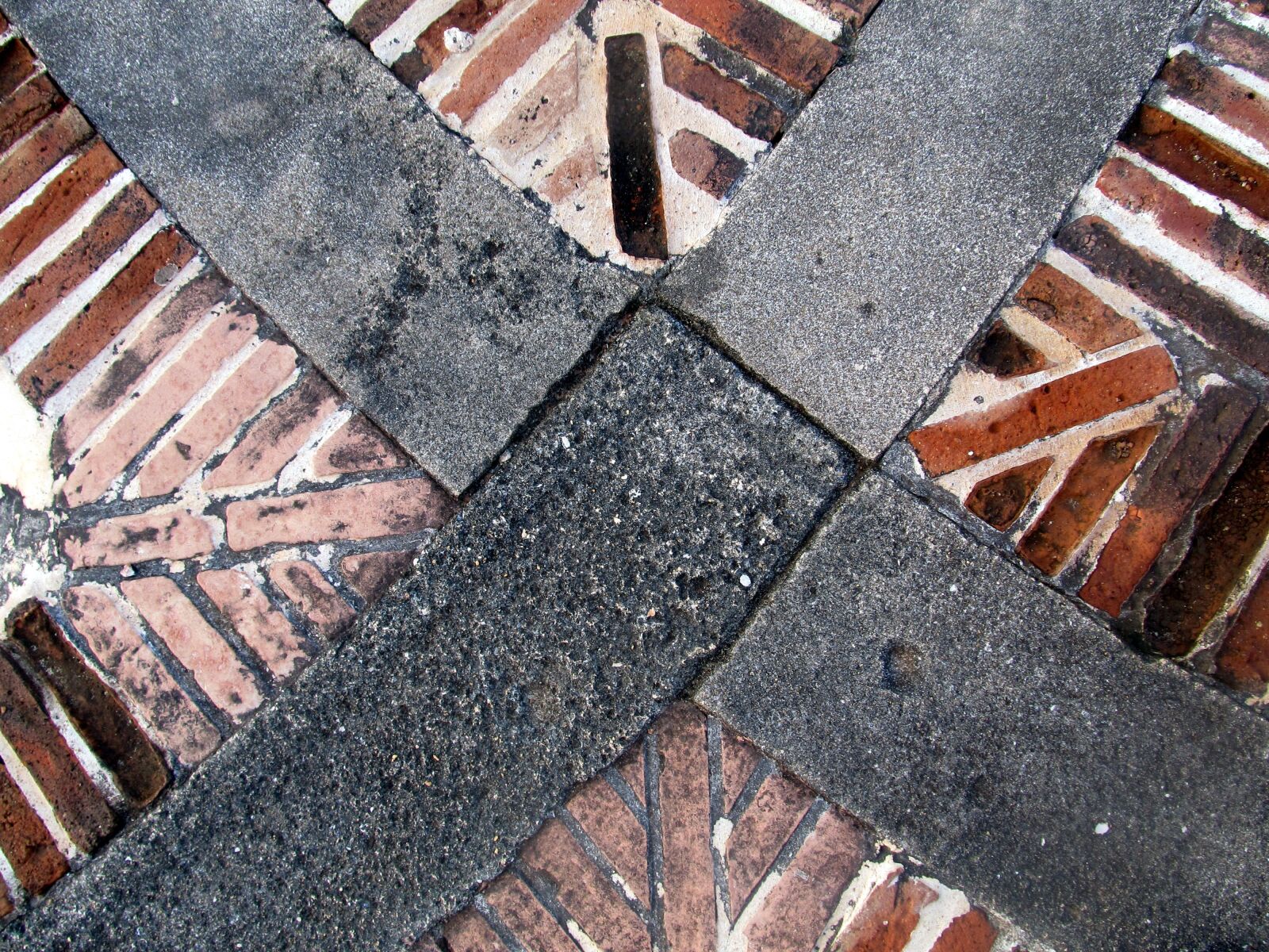 Canon PowerShot SX130 IS sample photo. Bricks, spot, pattern photography