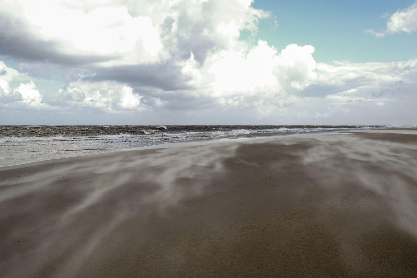 Samsung NX1000 sample photo. Beach, sand, wind photography