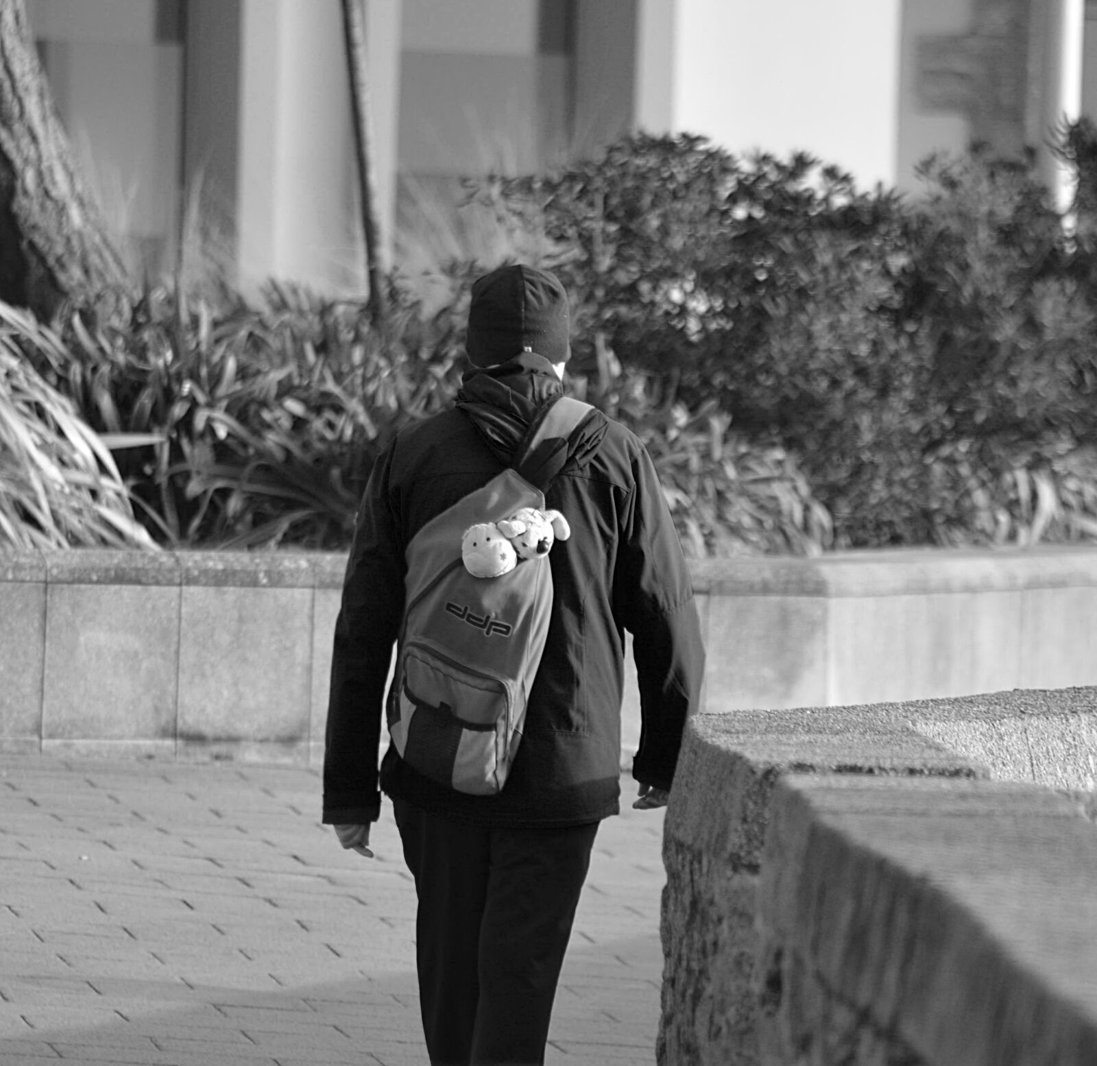Nikon D5200 sample photo. Homme, humour, marche, noir photography