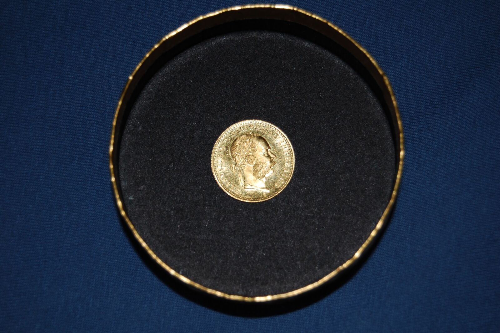 Nikon D40 sample photo. Gold, dukat, coin photography