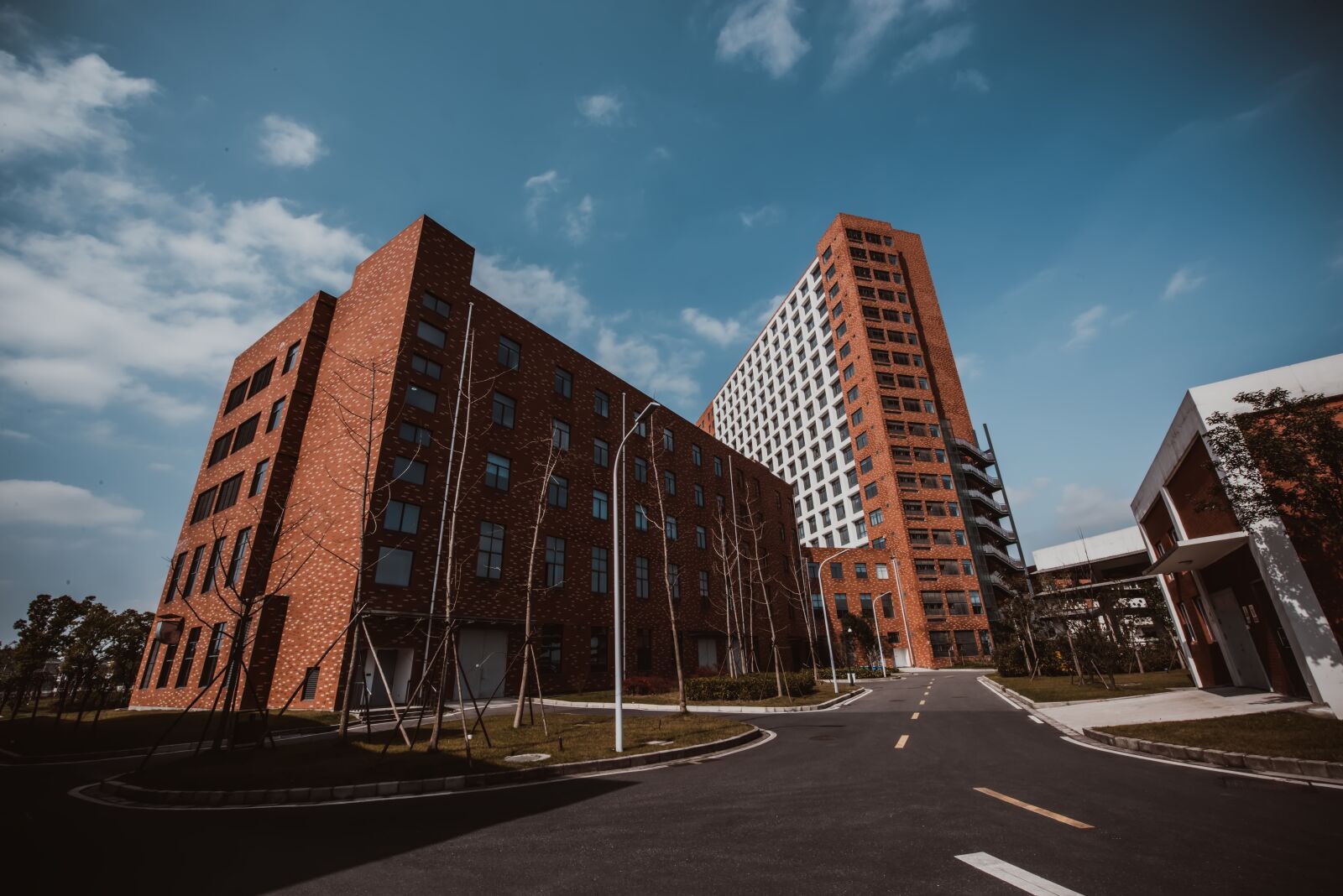 Nikon D810 sample photo. Red house, blue sky photography
