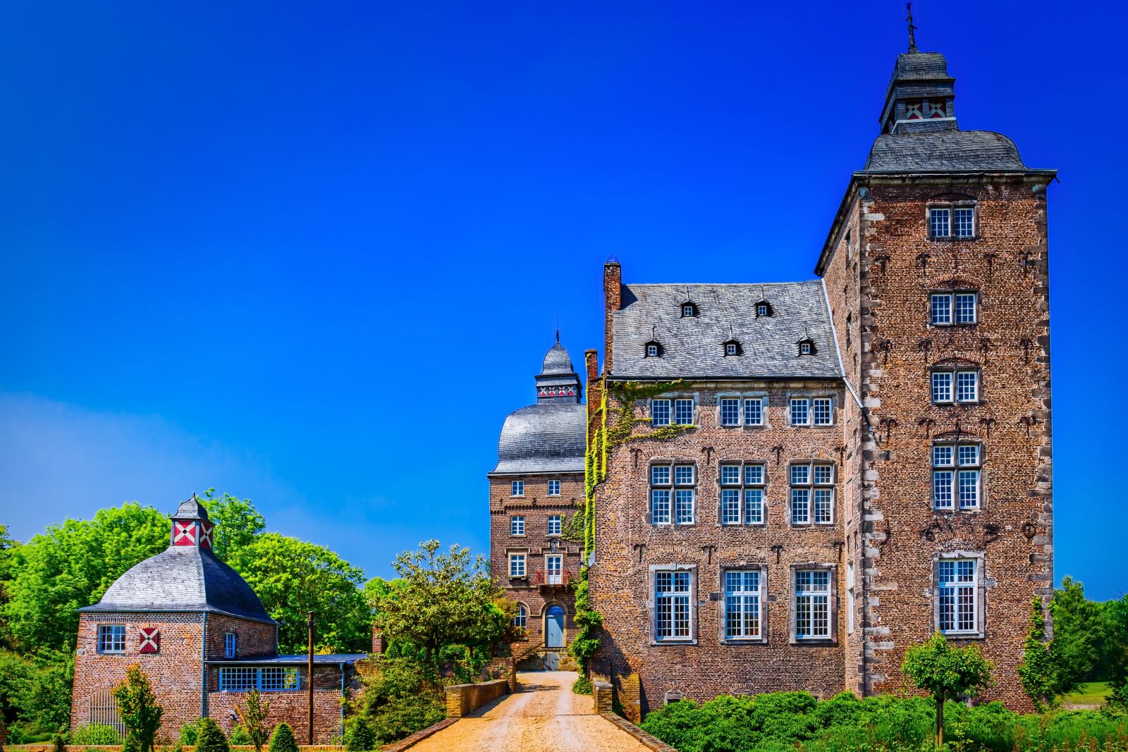 Canon EF 24-70mm F4L IS USM sample photo. Castle, brick, architecture photography