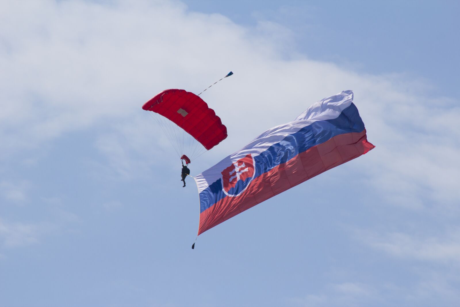 Canon EOS 600D (Rebel EOS T3i / EOS Kiss X5) sample photo. A parachute, a skydiver photography