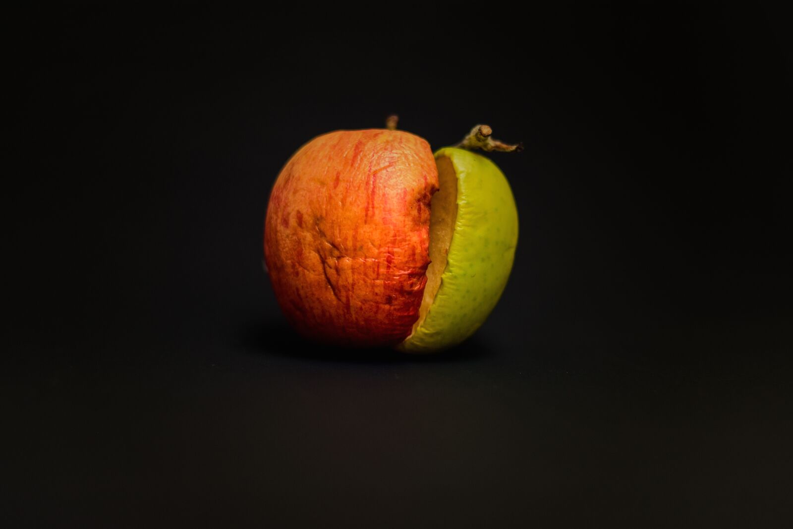 Nikon D3400 sample photo. Apple old, apple, aesthetics photography