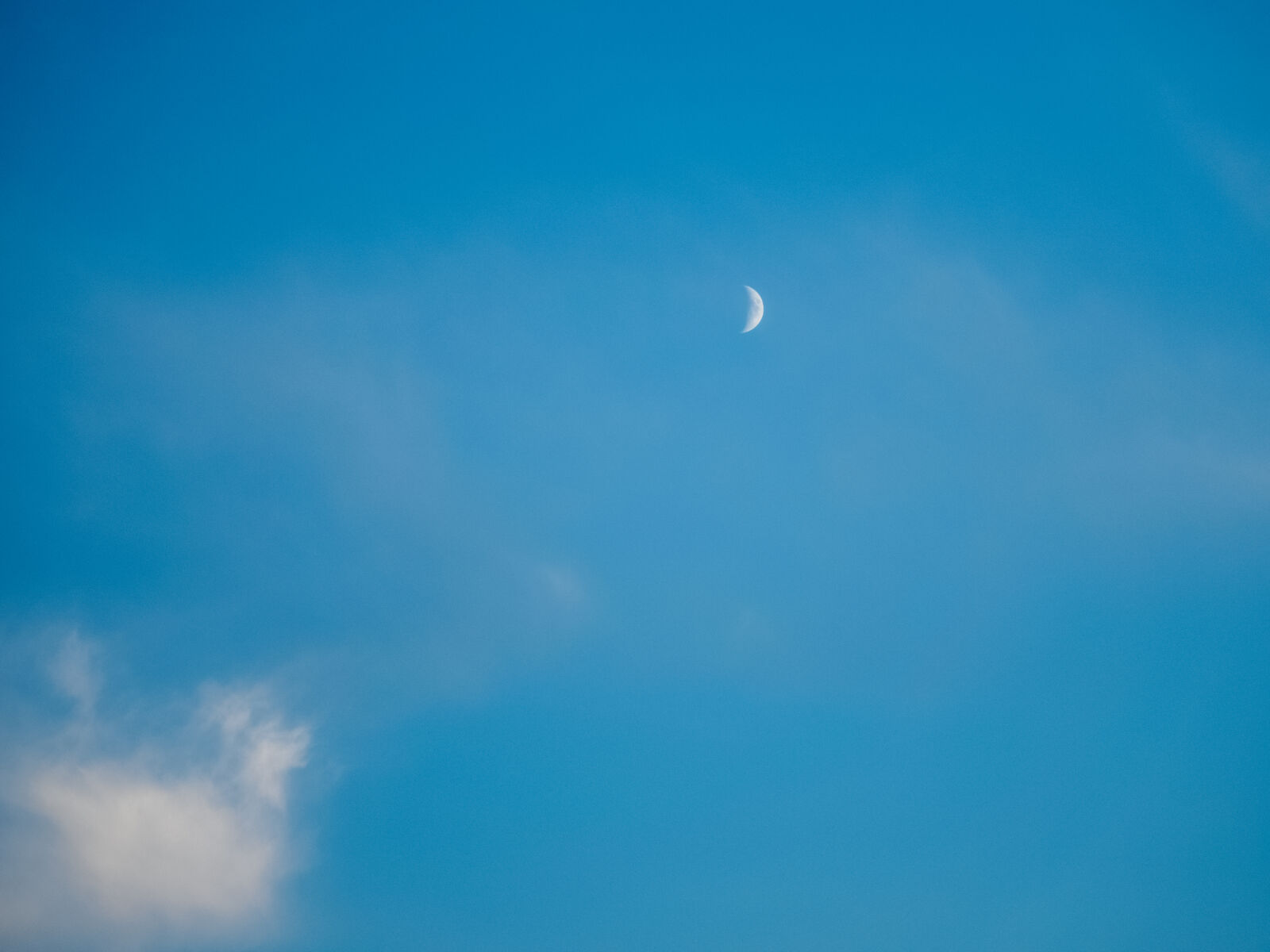 Olympus PEN-F sample photo. Blue, cloud, daylight, moon photography