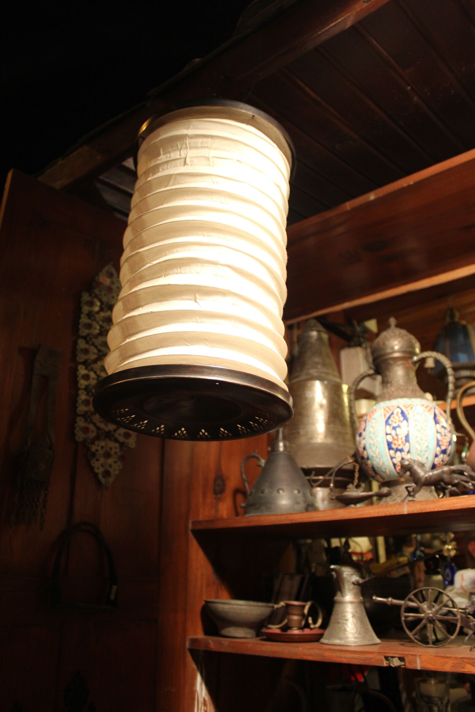 Canon EOS 600D (Rebel EOS T3i / EOS Kiss X5) sample photo. Lampshade, antique, lighting photography