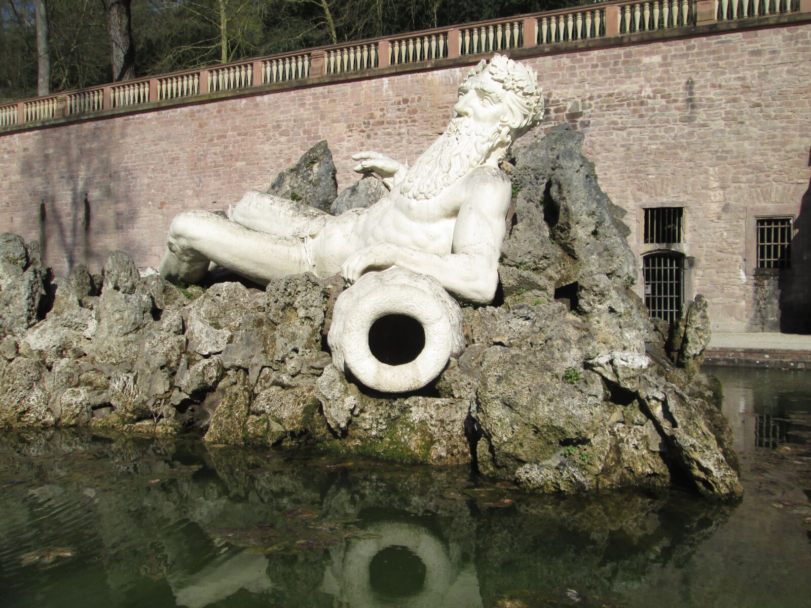 Canon PowerShot A2300 sample photo. Heidelberg, castle, statue photography