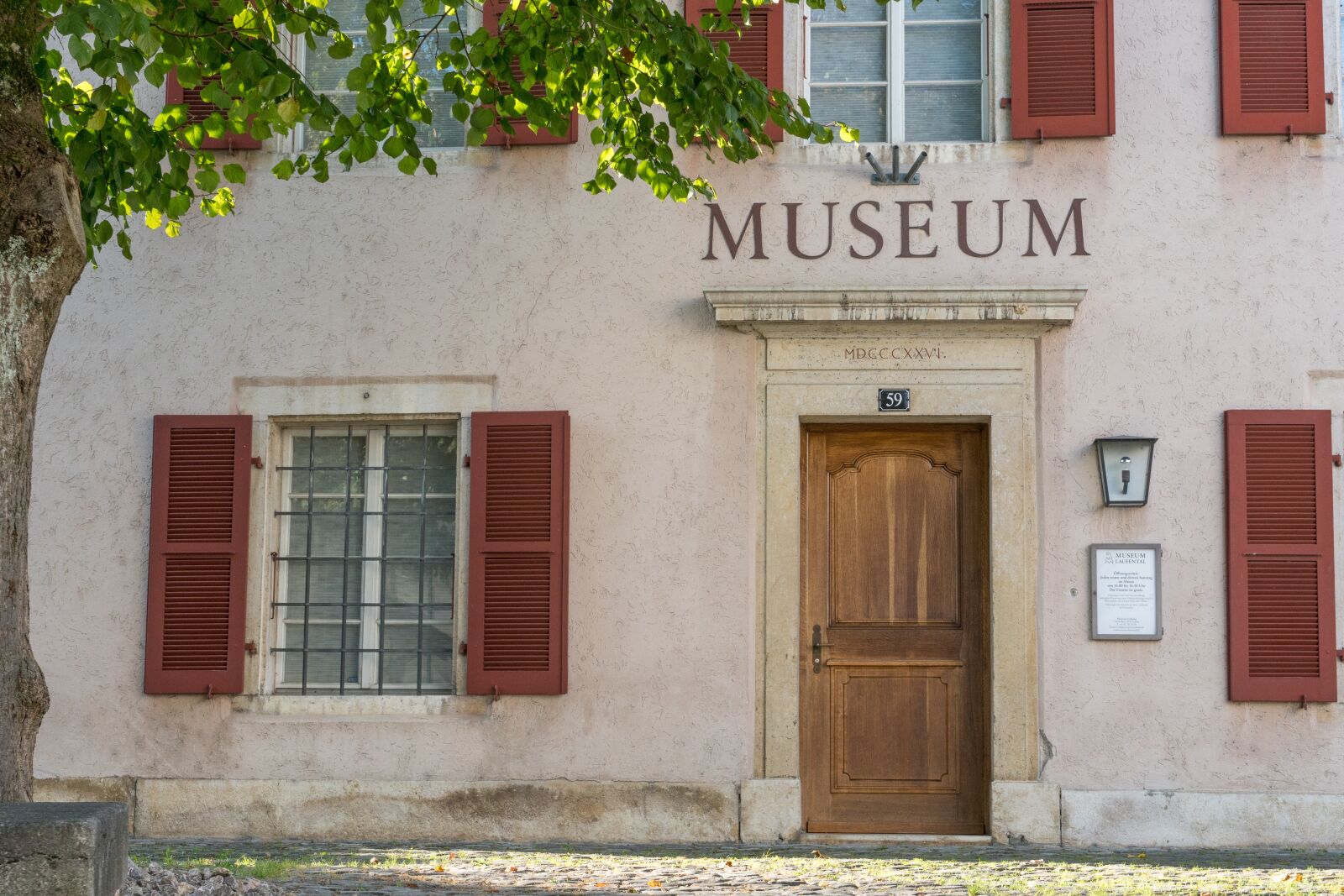 Sony a6500 + Sony Vario-Tessar T* E 16-70mm F4 ZA OSS sample photo. Museum, house, facade photography