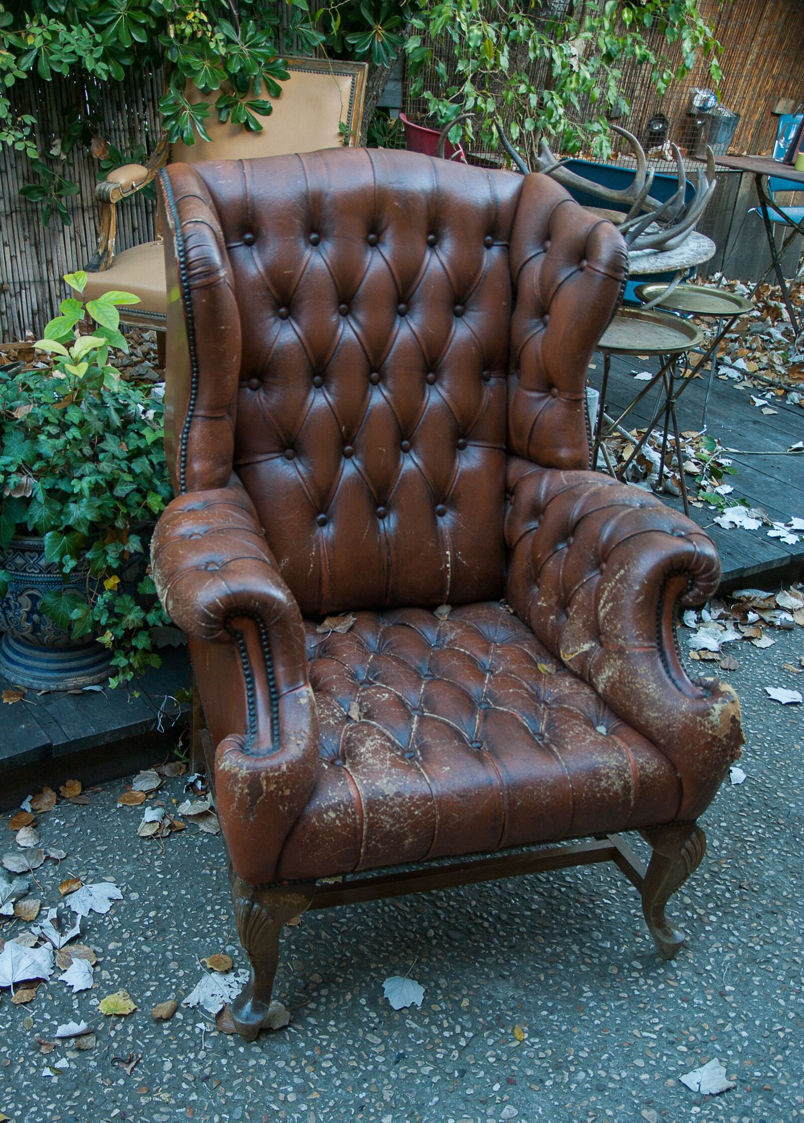 Pentax K10D sample photo. Flea market, armchair, seat photography