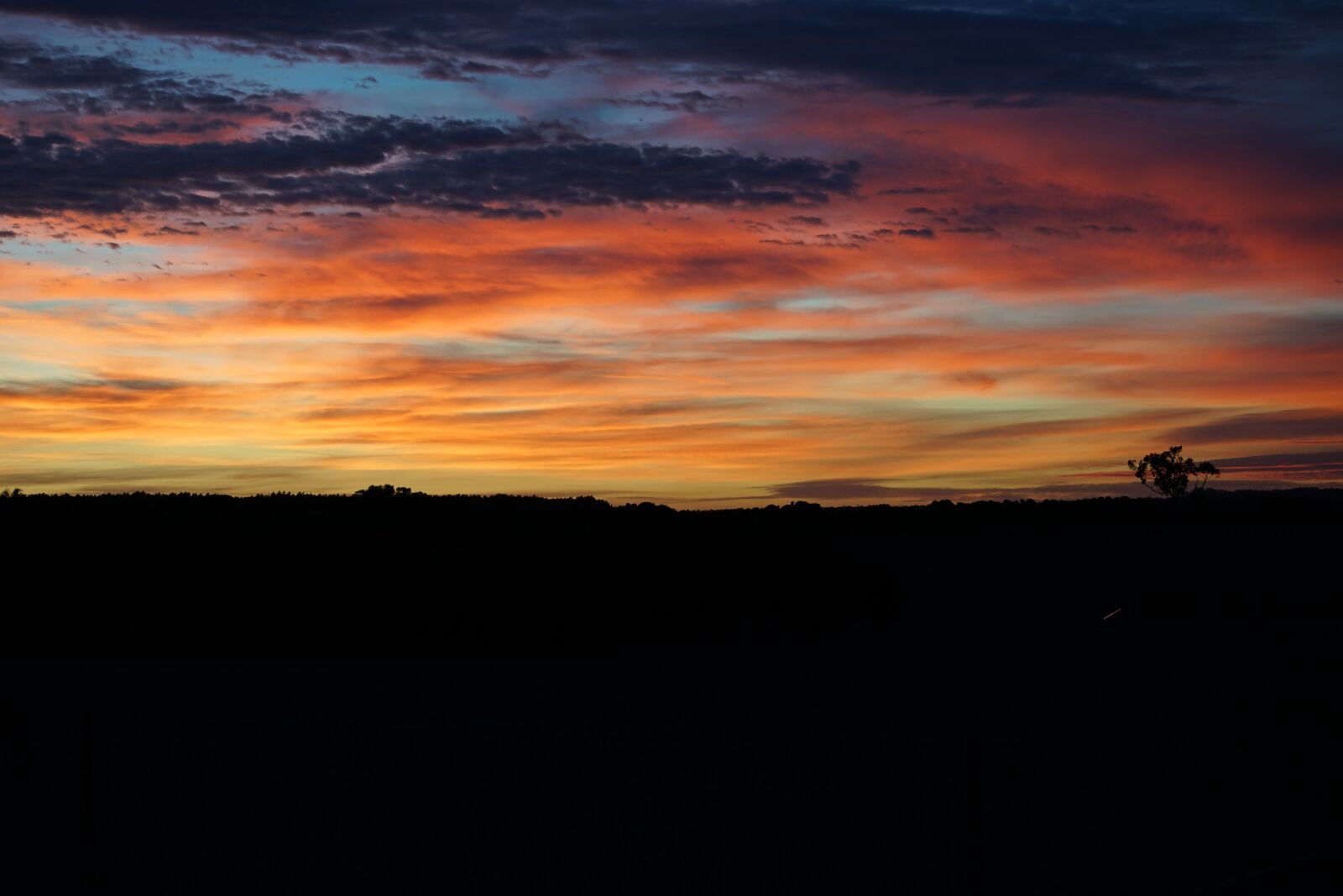 Sony a7 II + Sony FE 70-200mm F4 G OSS sample photo. Rural, landscape, sunrise photography