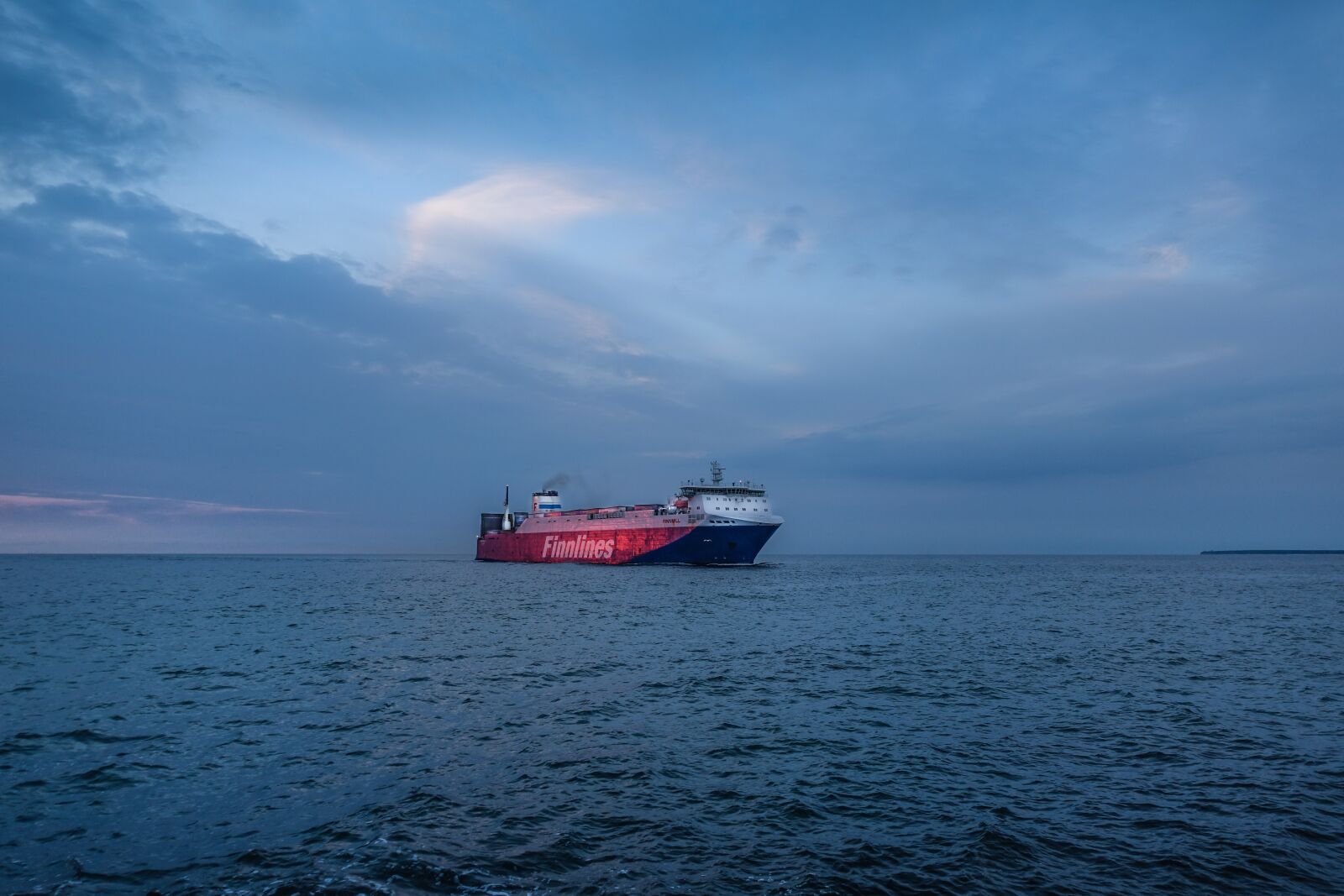 Sony Cyber-shot DSC-RX100 IV sample photo. Ship, ferry, passenger ship photography