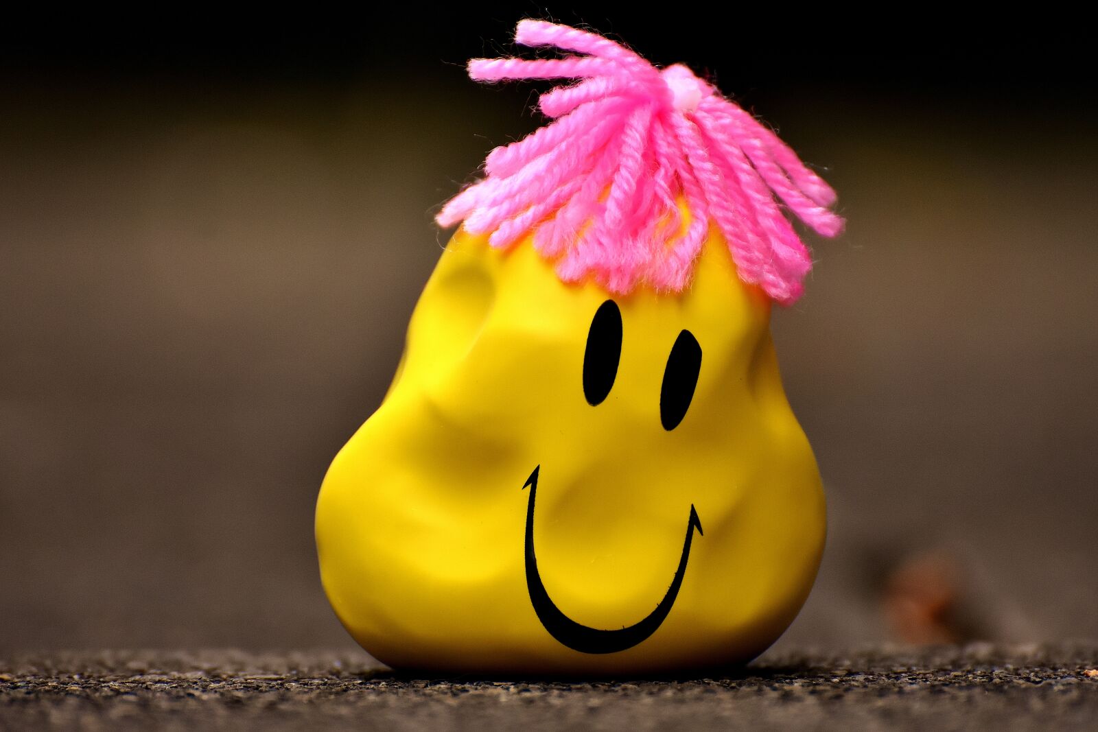 Nikon D7200 sample photo. Anti-stress ball, smiley, deformed photography