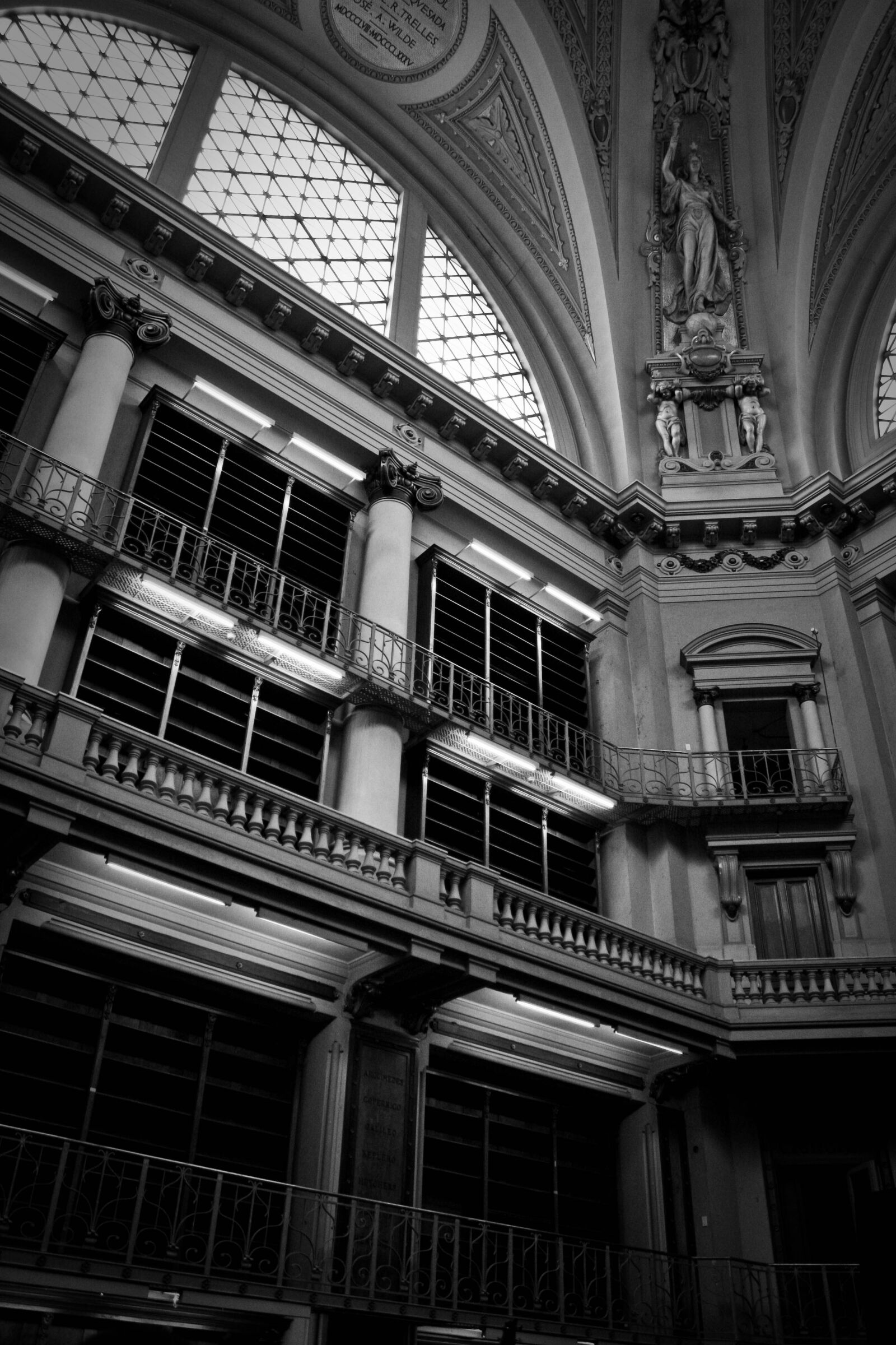 Canon EOS 450D (EOS Rebel XSi / EOS Kiss X2) sample photo. Library, architecture, places photography
