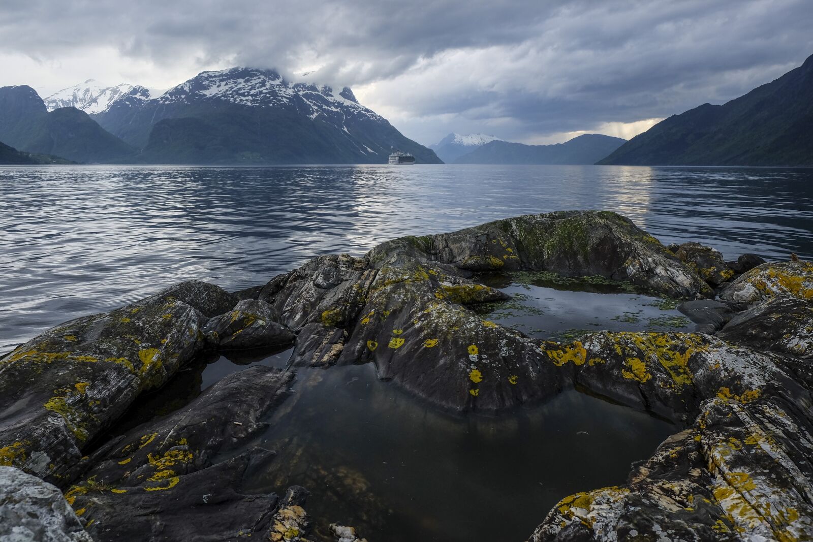 Fujifilm X-T1 sample photo. Clouds, lake, mountain range photography