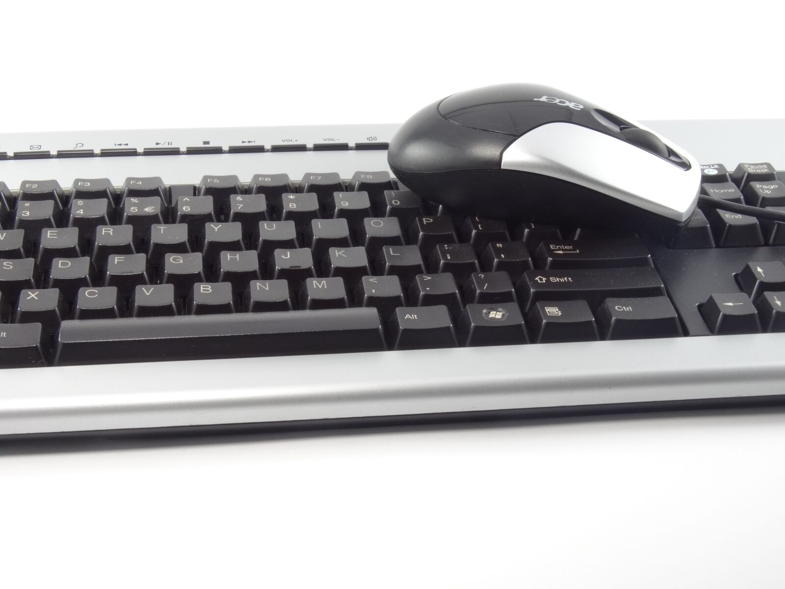 Sony Cyber-shot DSC-HX300 sample photo. Keyboard, mouse, hardware photography