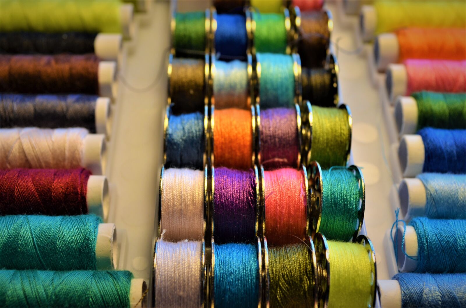 Nikon D5100 sample photo. Pulley, rope, color photography