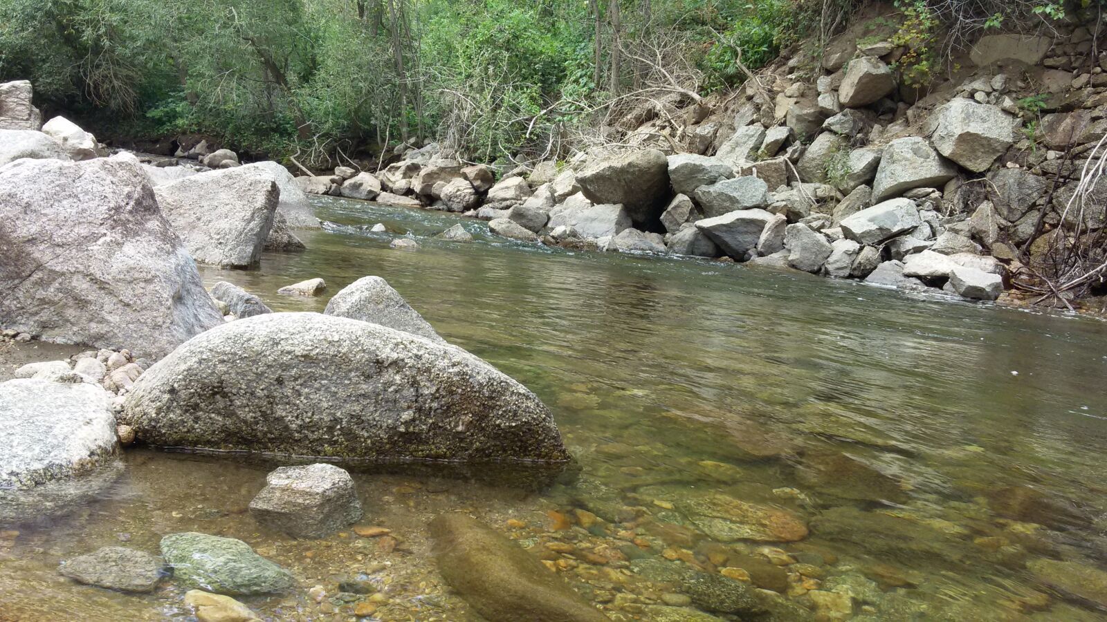 Samsung Galaxy S5 Mini sample photo. Nature, river, rocks photography