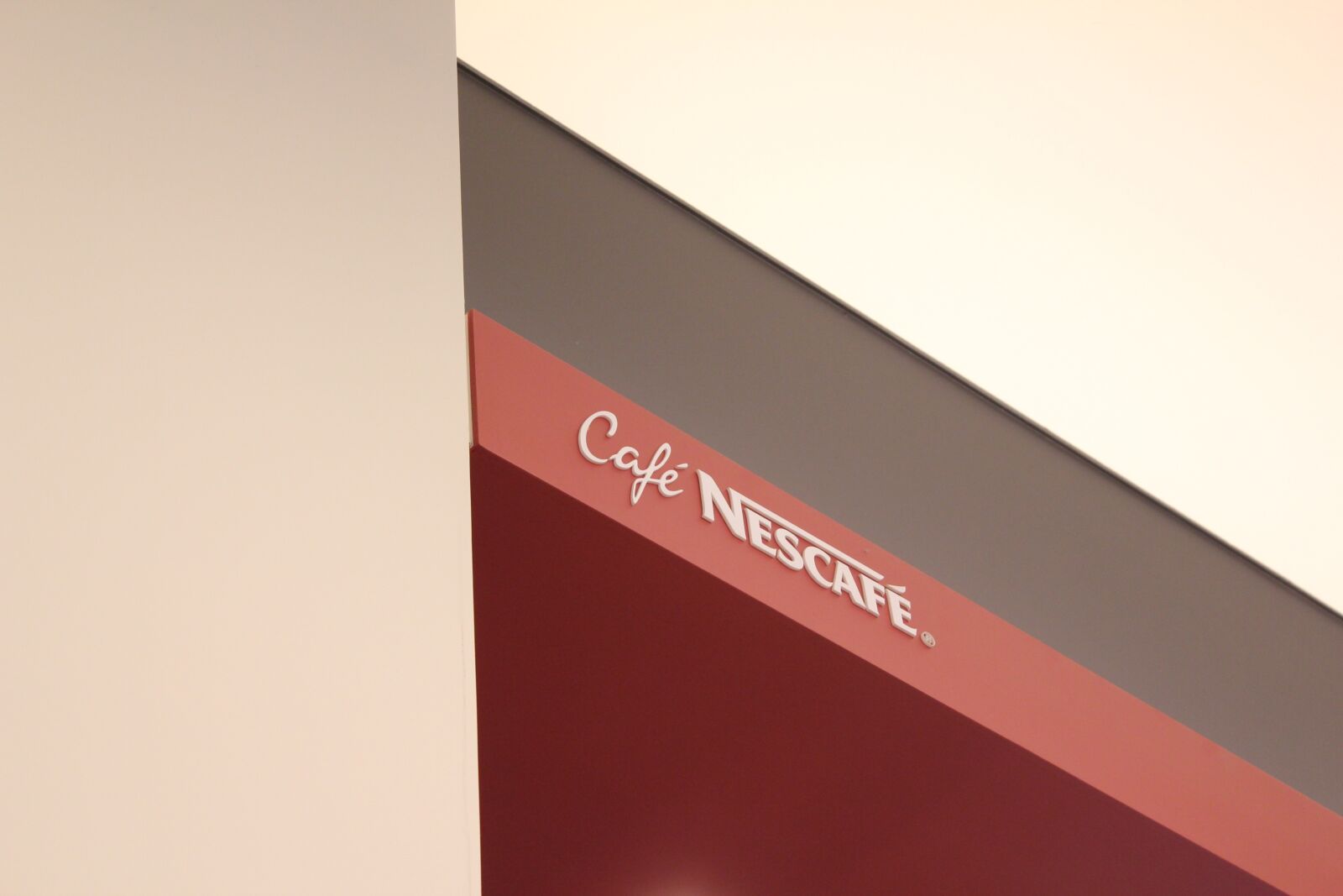 Canon EOS 550D (EOS Rebel T2i / EOS Kiss X4) sample photo. Nescafe, cafe, logo photography