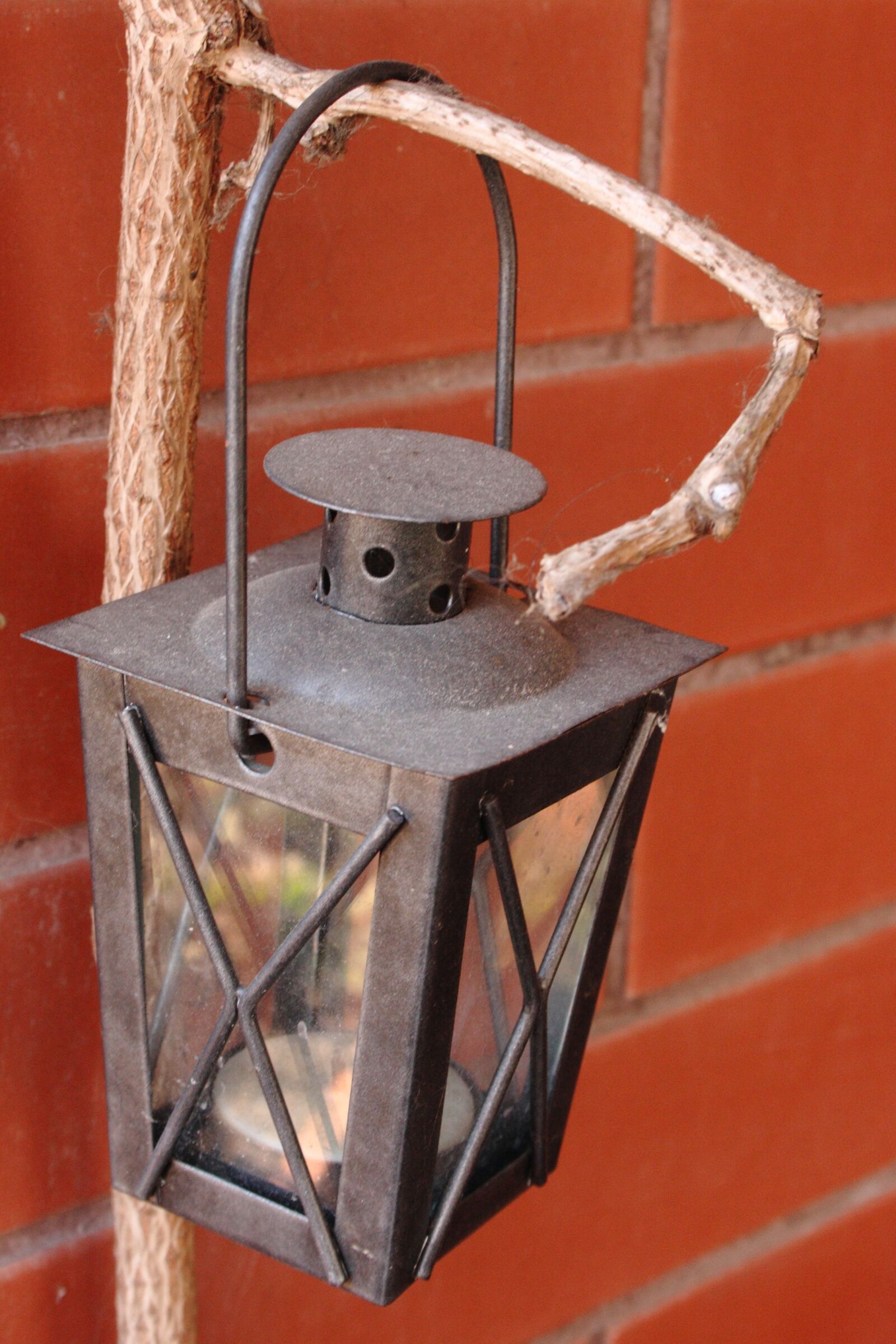 Canon EOS 1000D (EOS Digital Rebel XS / EOS Kiss F) sample photo. Old, lamp, lantern photography