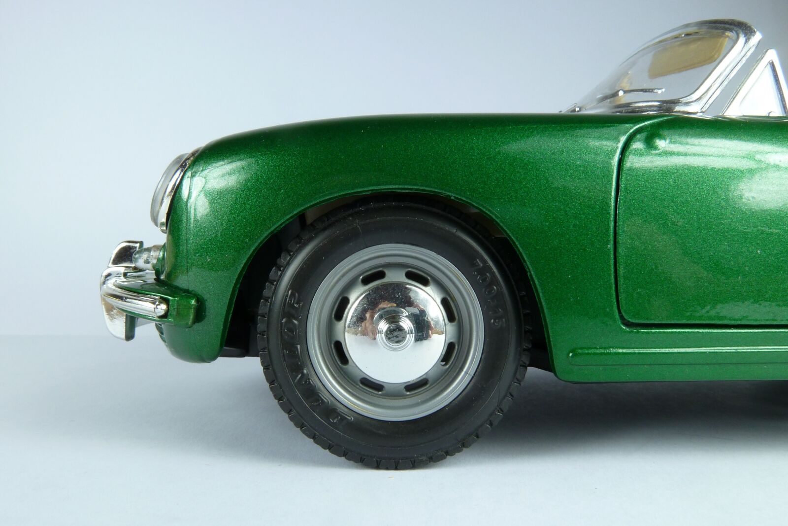 Panasonic Lumix DMC-ZS7 (Lumix DMC-TZ10) sample photo. Porsche, 356 b, cabrio photography