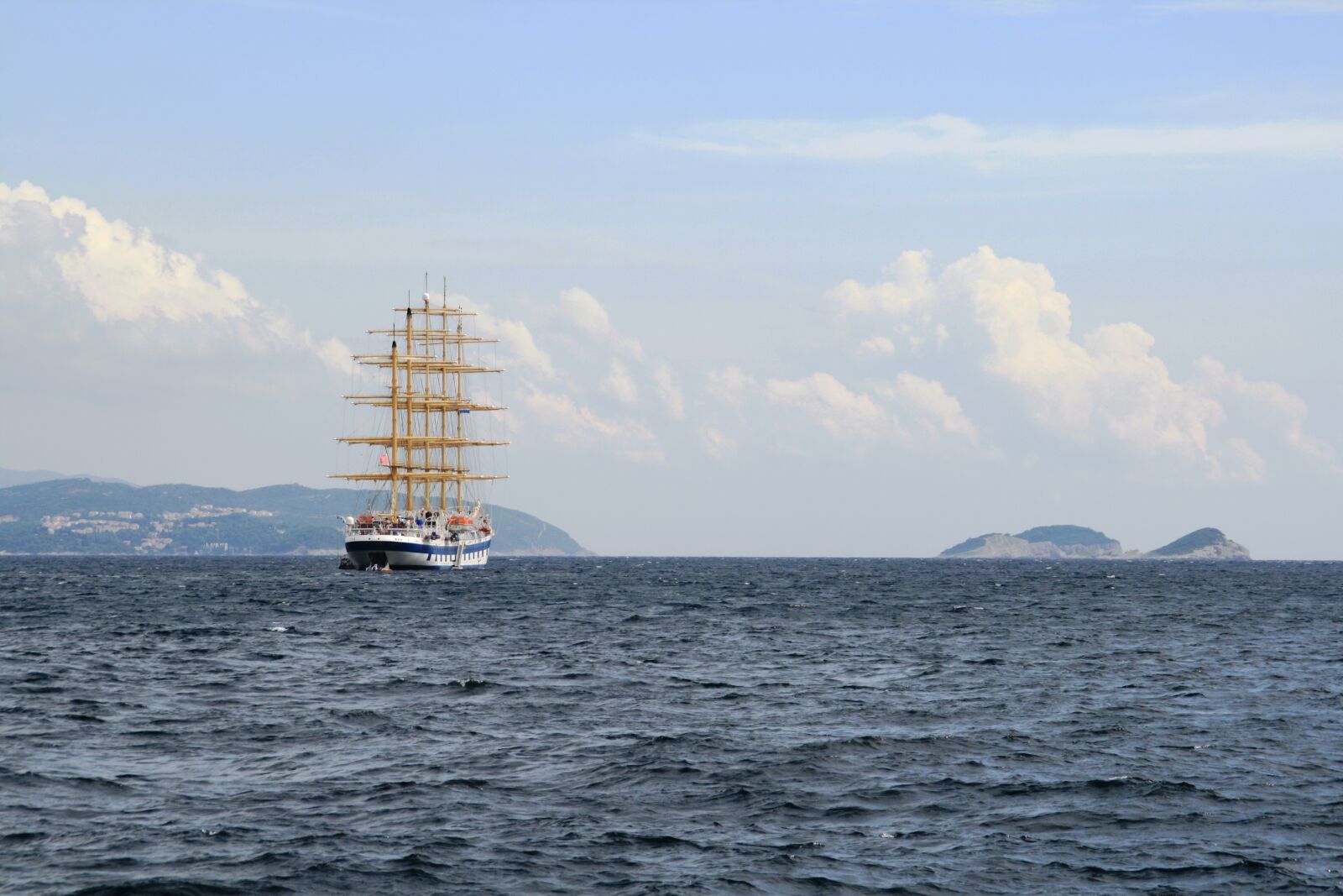 Canon EOS 400D (EOS Digital Rebel XTi / EOS Kiss Digital X) sample photo. Sea, boat, dubrovnik photography