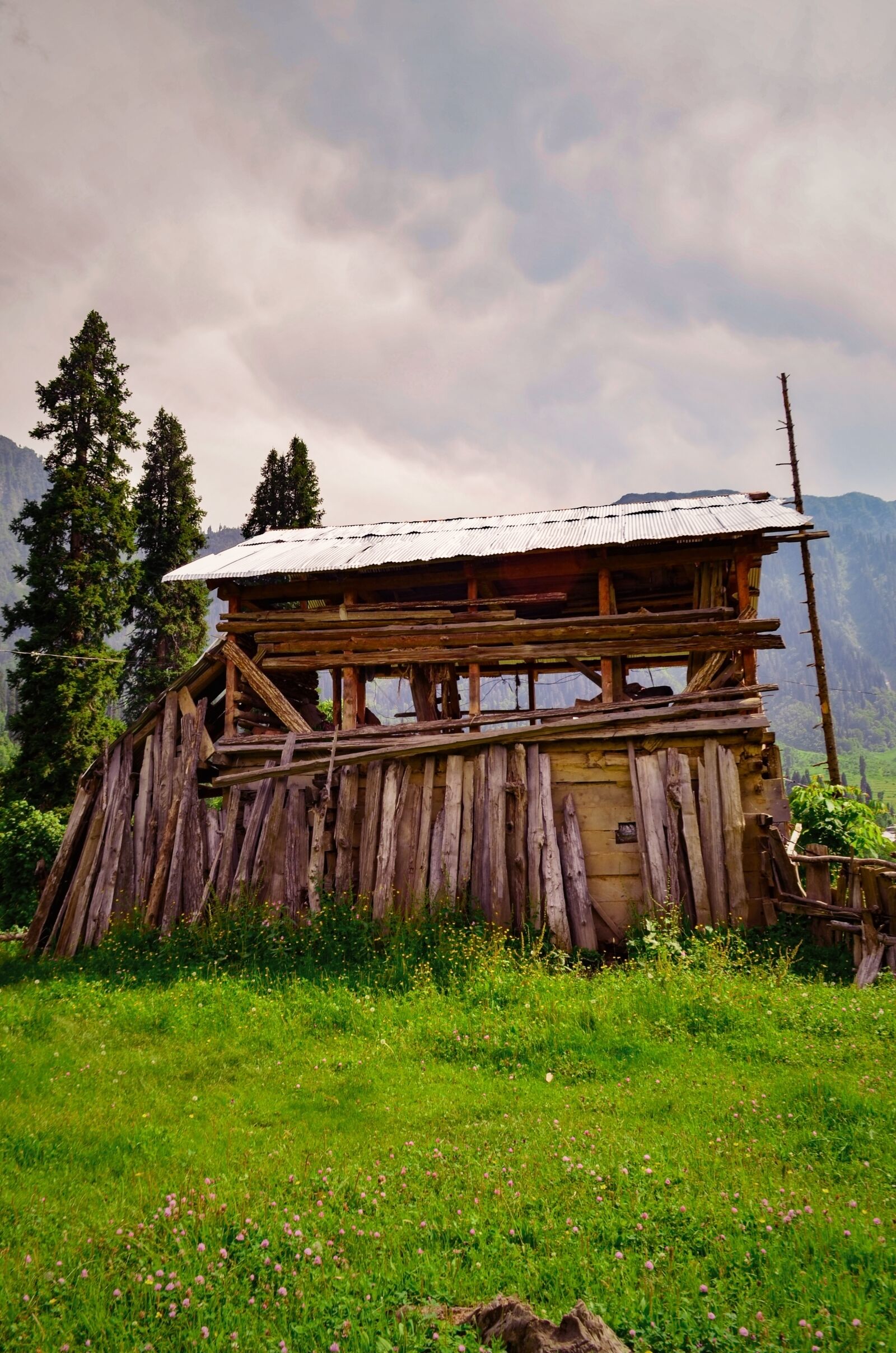 Nikon D5100 sample photo. Isolation, travel, luggage photography