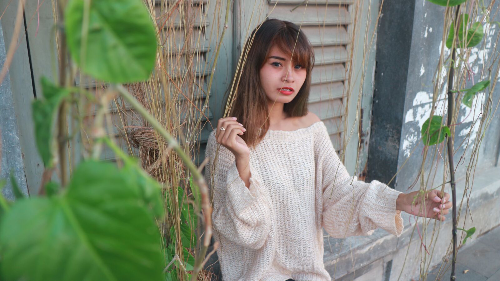 Canon EOS M10 sample photo. Portrait, young woman, fashion photography