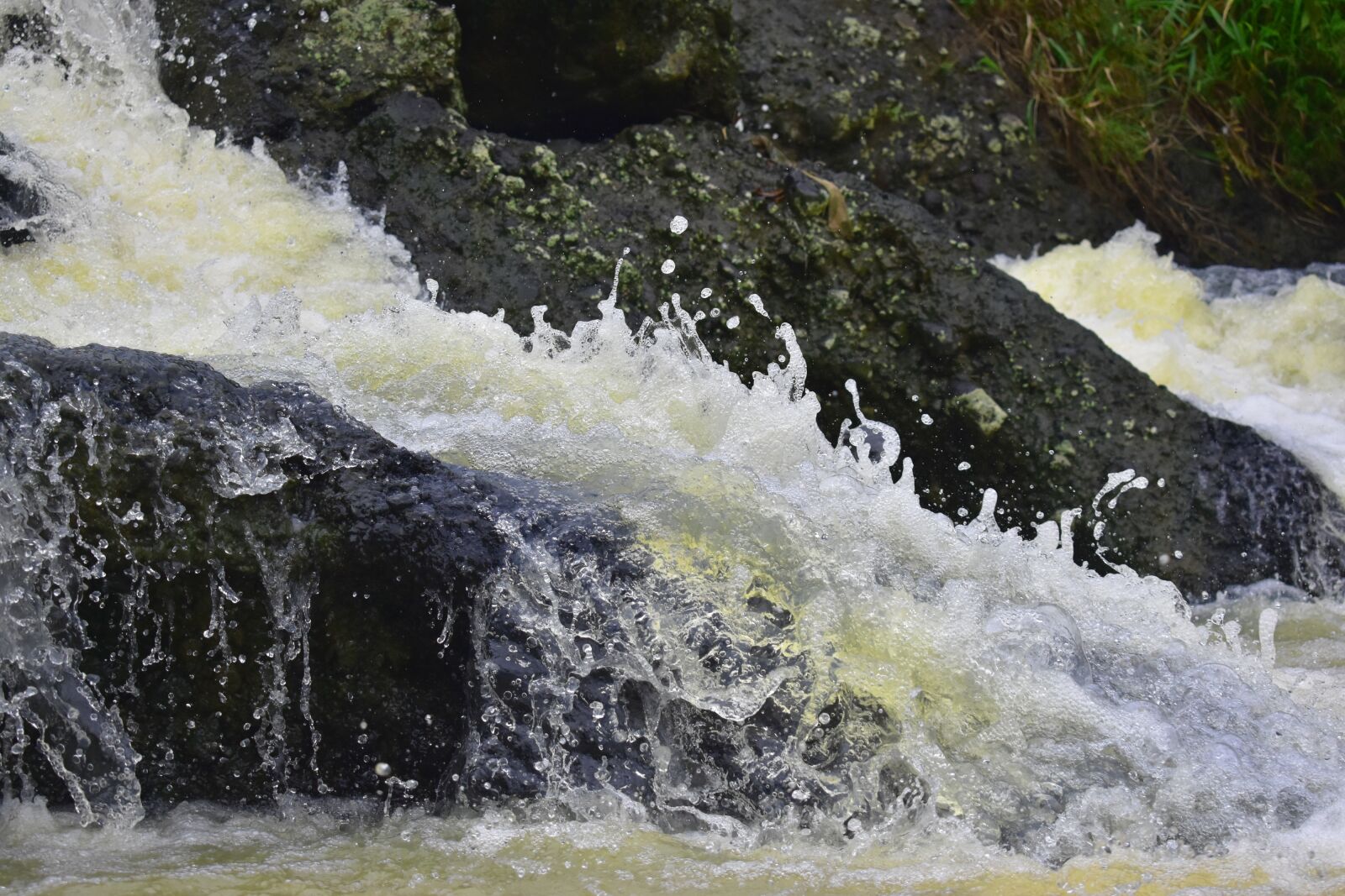 Nikon D3400 sample photo. Splash, stream, water photography