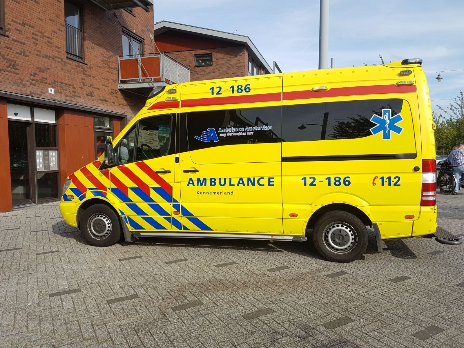 Samsung Galaxy S7 Edge sample photo. Ambulance, yellow, trauma photography