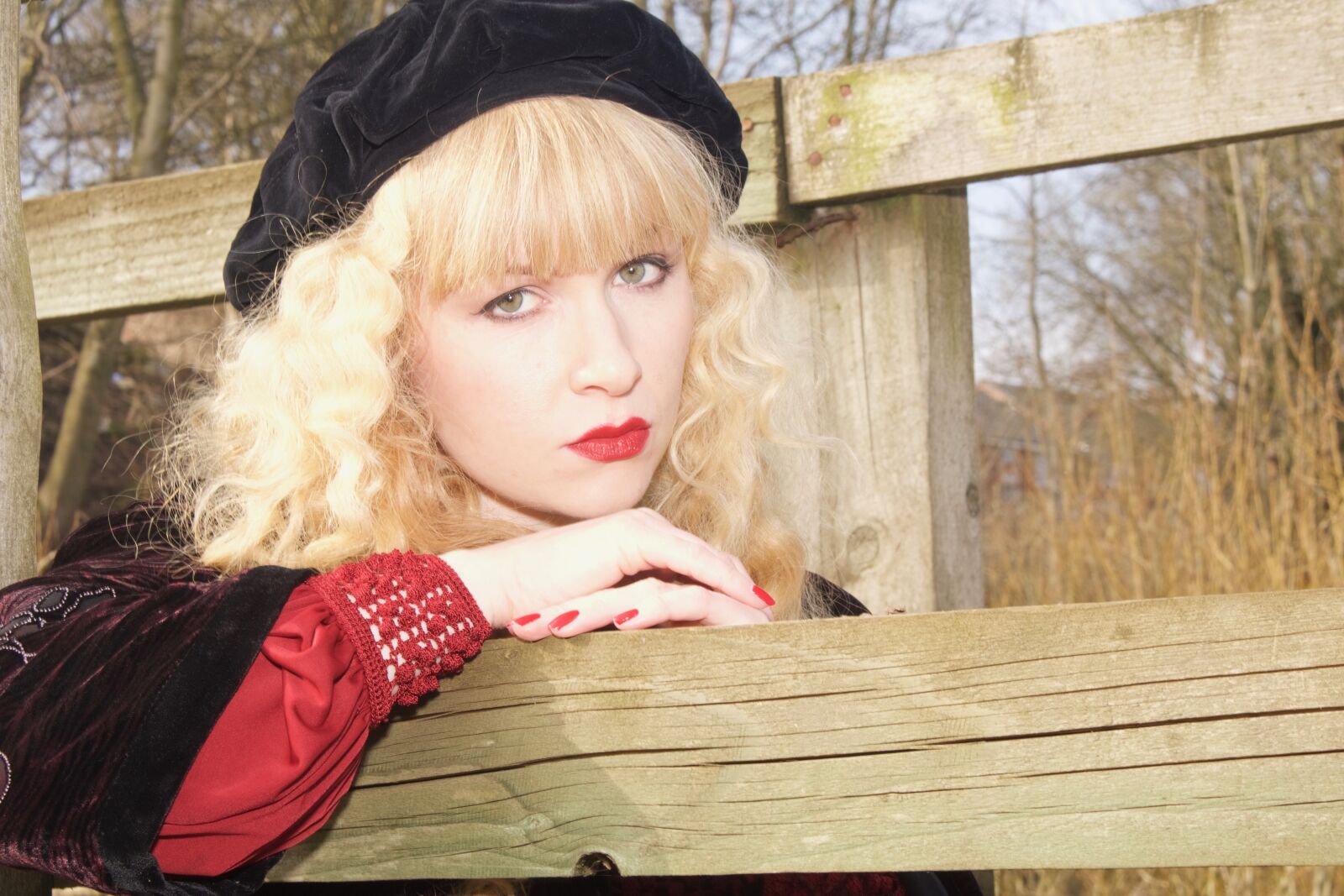Canon EOS 750D (EOS Rebel T6i / EOS Kiss X8i) sample photo. Model, thoughtful, outside photography