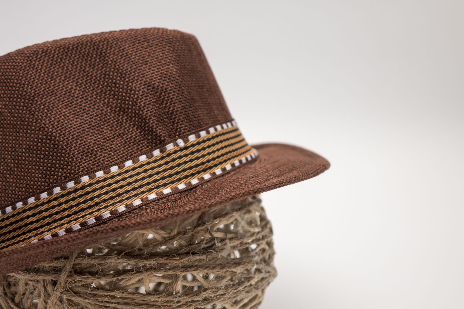 24-200mm F2.8 sample photo. Atrezo, hat, cap photography