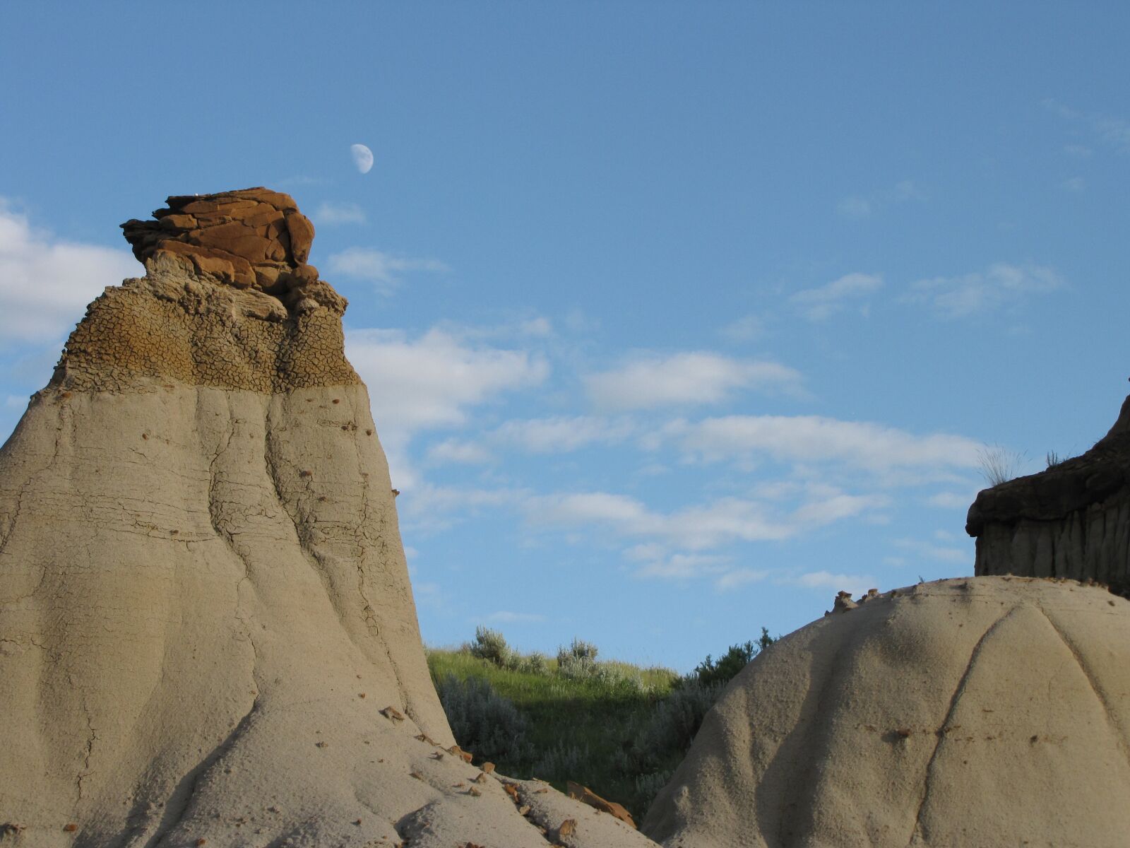 Canon PowerShot SX10 IS sample photo. Badlands, fossils, erosion photography