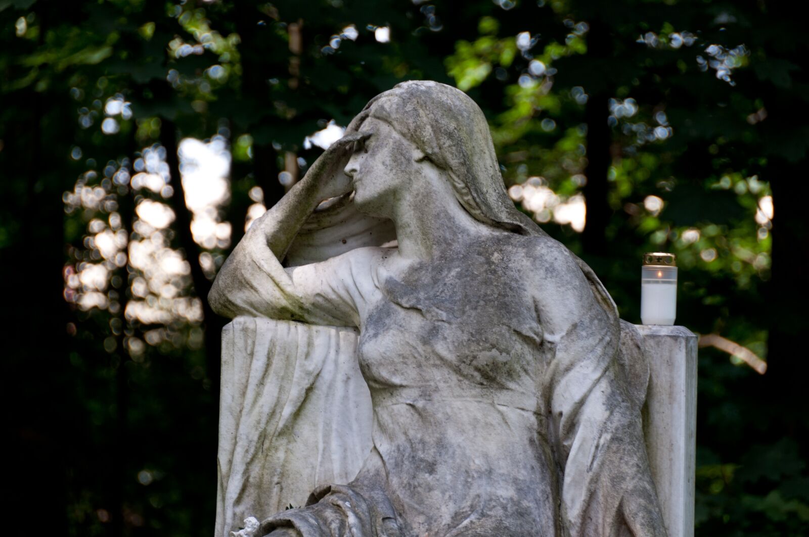 Nikon D5000 sample photo. Angel, tomb figure, grave photography