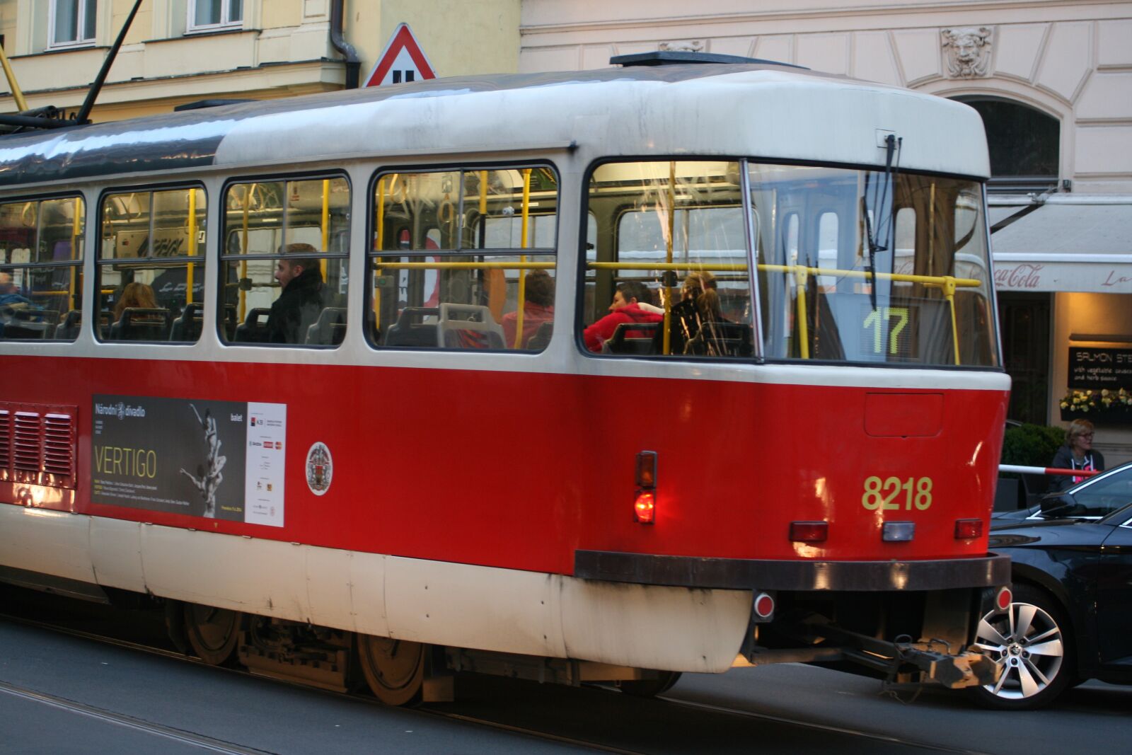 Canon EOS 400D (EOS Digital Rebel XTi / EOS Kiss Digital X) sample photo. Prague, historic center, tram photography