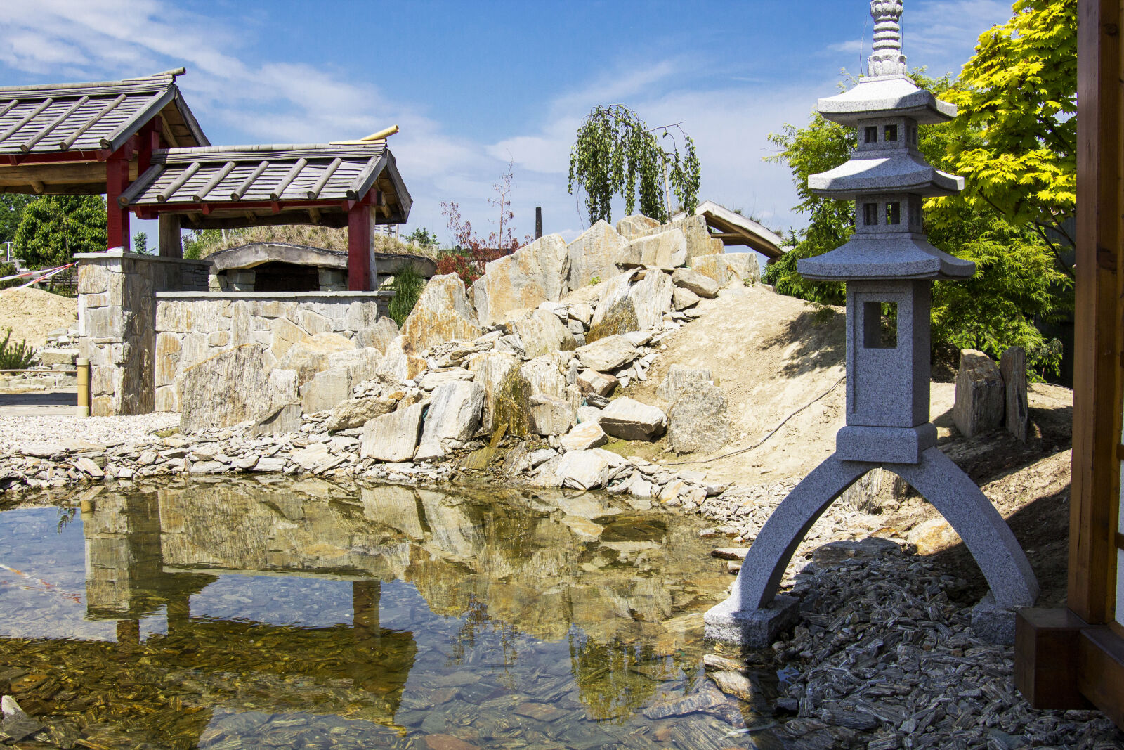Canon EF 28-135mm F3.5-5.6 IS USM sample photo. Garden, japanese, oriental, pond photography