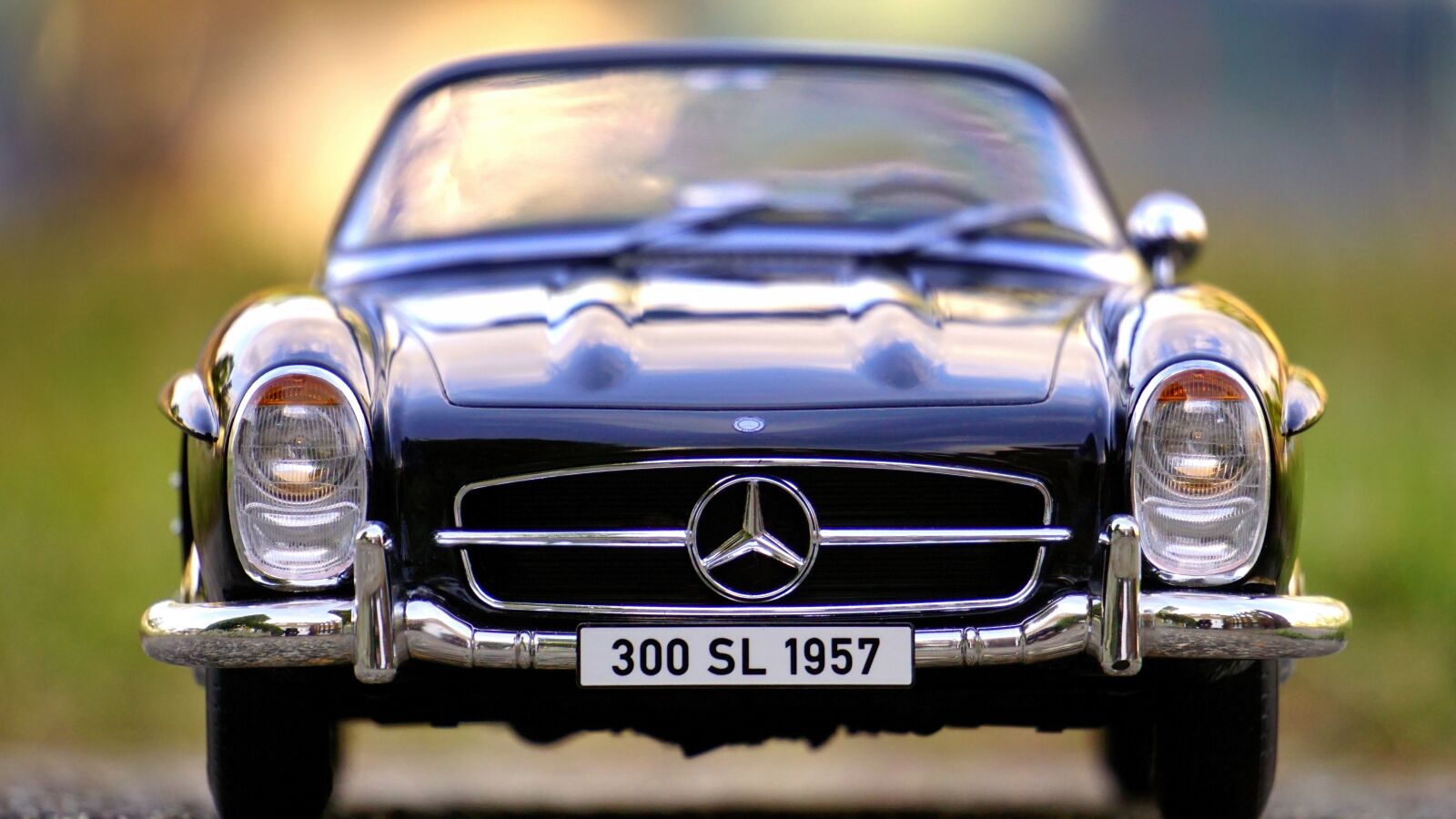 Sony E 55-210mm F4.5-6.3 OSS sample photo. Mercedes, car, auto photography