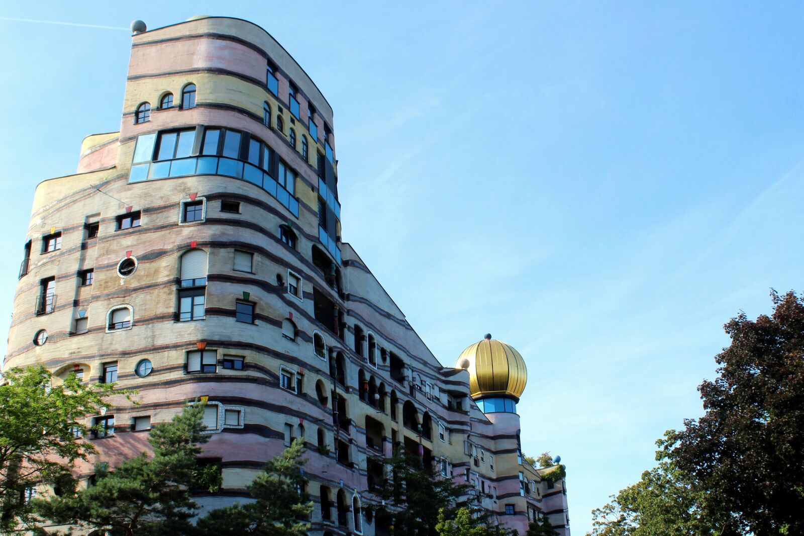 Canon EOS 1200D (EOS Rebel T5 / EOS Kiss X70 / EOS Hi) sample photo. Building, architecture, facade photography