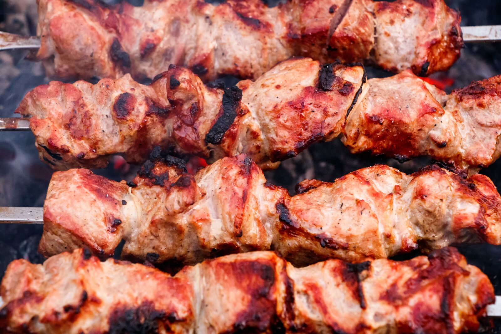 Canon EF-S 18-135mm F3.5-5.6 IS USM sample photo. Shish kebab, meat, mangal photography