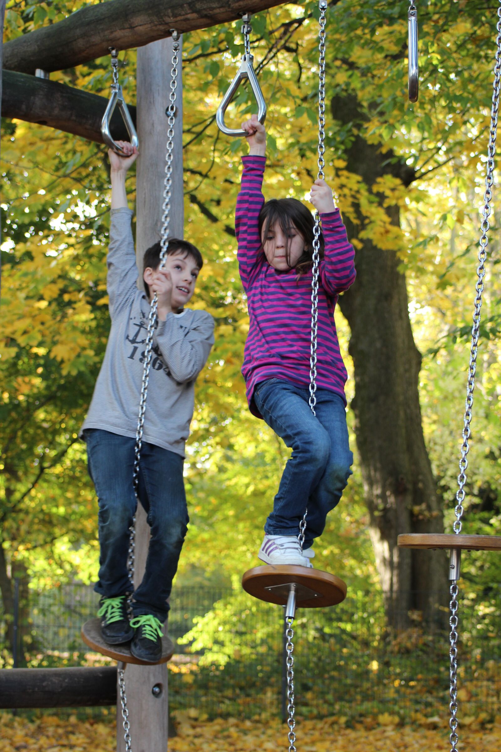 Canon EF 55-200mm F4.5-5.6 II USM sample photo. Children, play, girl photography
