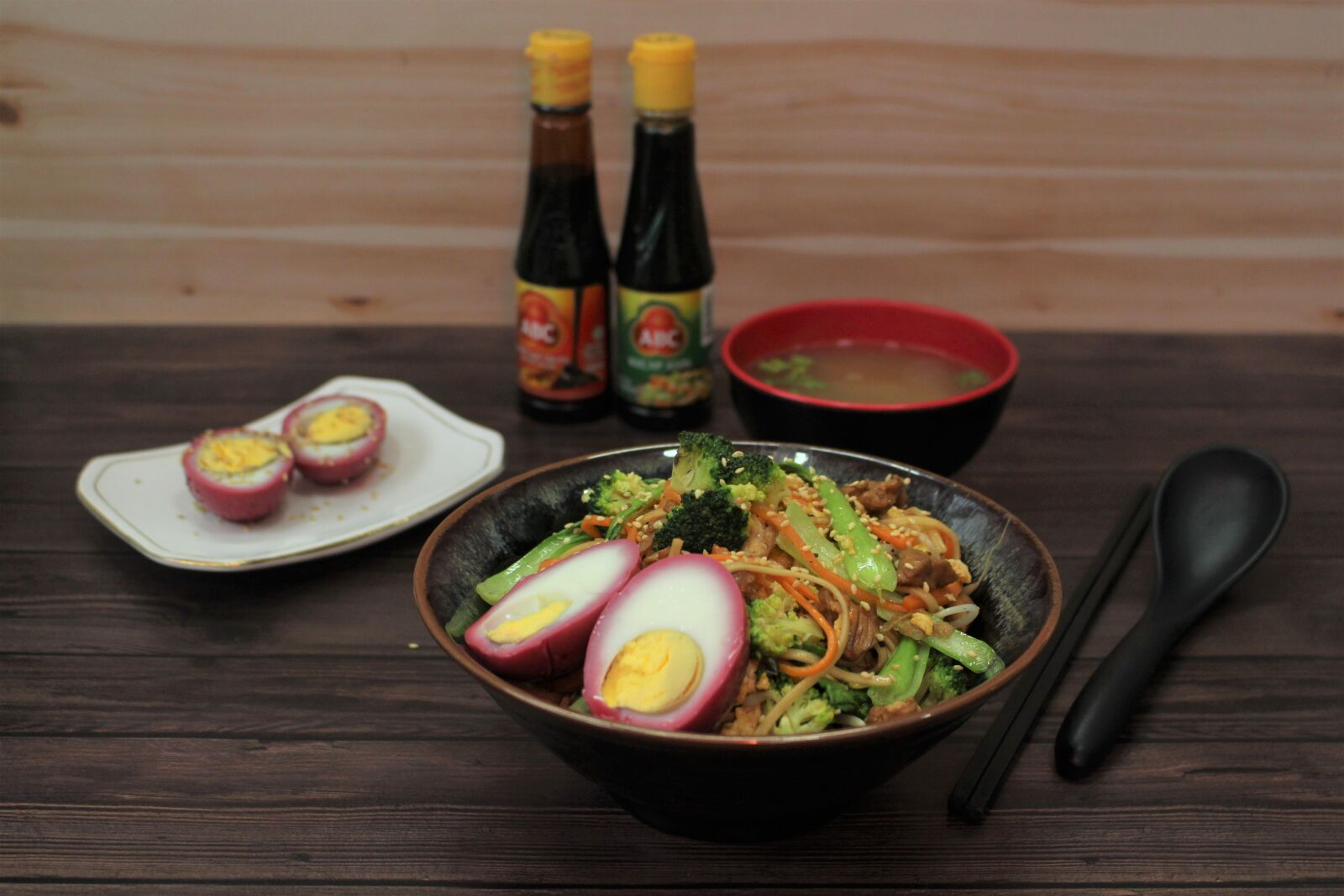 Canon EOS 700D (EOS Rebel T5i / EOS Kiss X7i) + Canon EF-S 18-55mm F3.5-5.6 IS STM sample photo. Fried noodle, egg, pickle photography