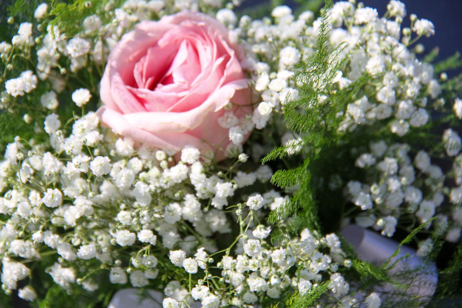 Canon EOS 7D + Canon EF-S 18-200mm F3.5-5.6 IS sample photo. Wedding, flower, ceremony photography